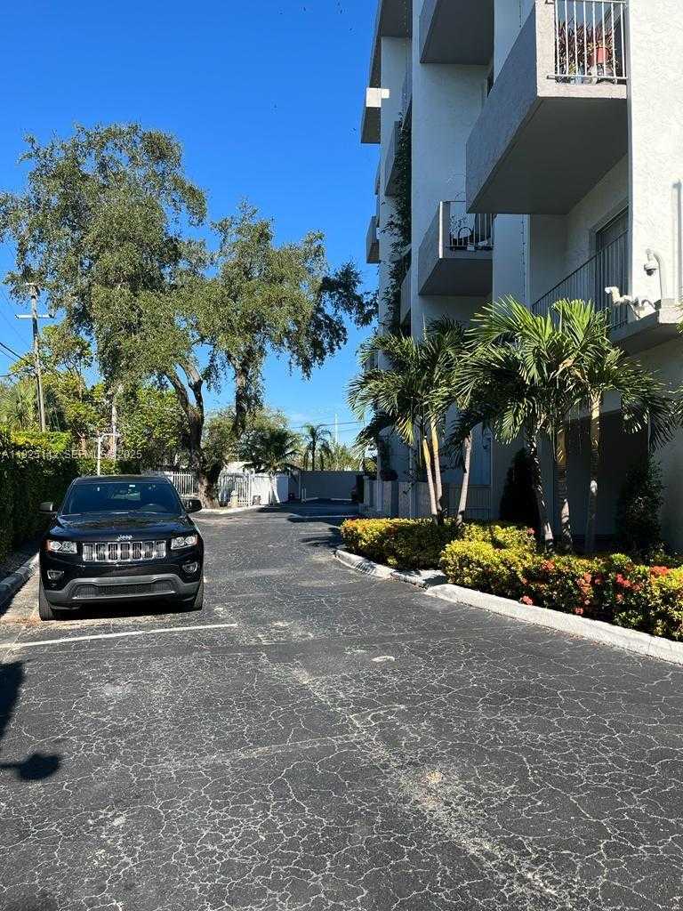 Small Image of 2020 NORTH EAST 135TH ST #609, North Miami Number 2