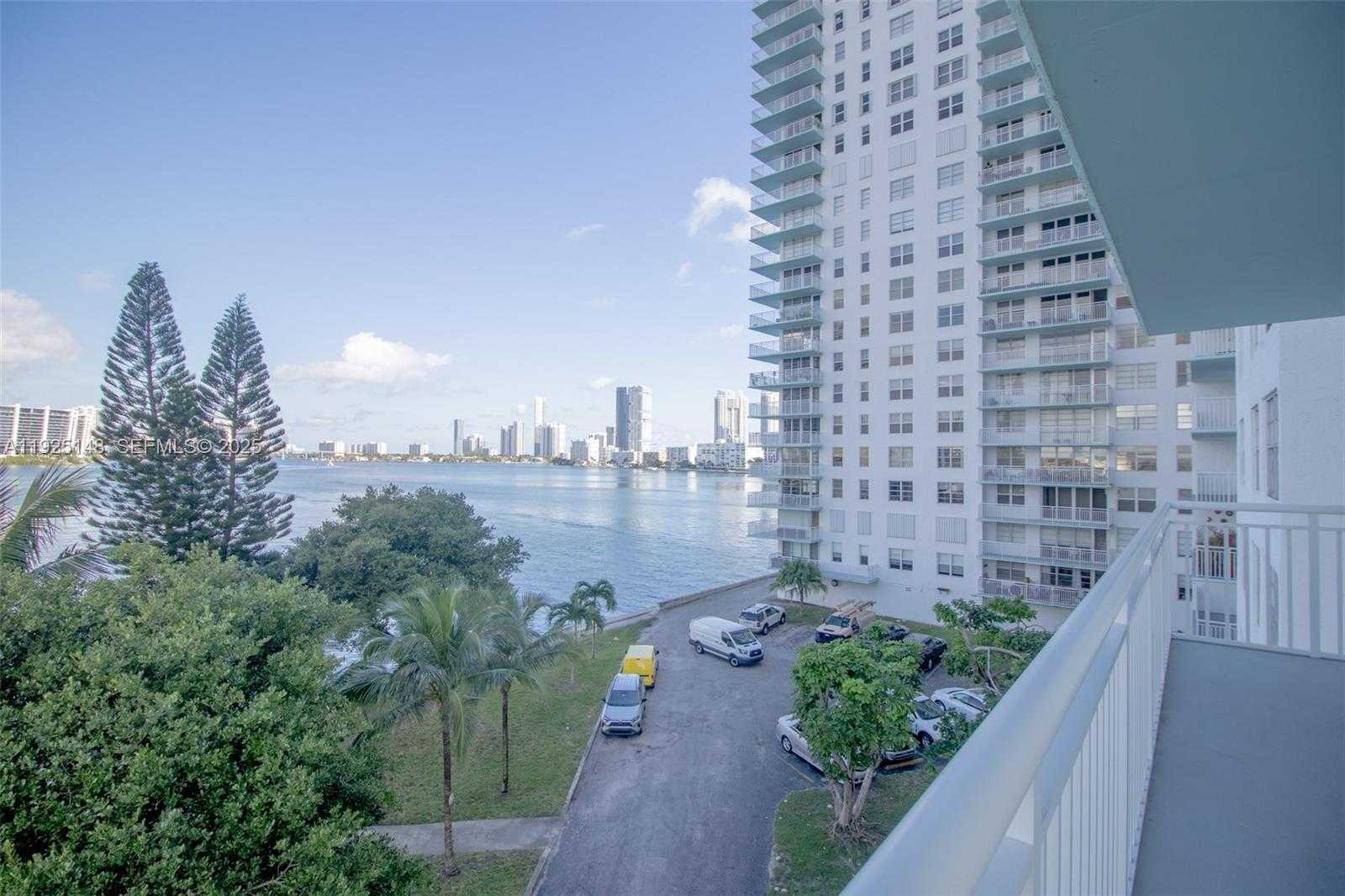 Small Image of 301 174TH ST #503, Sunny Isles Beach Number 3