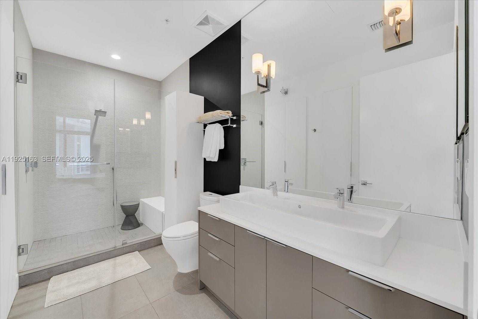 Small Image of 2001 MERIDIAN AVE #510, Miami Beach Number 10