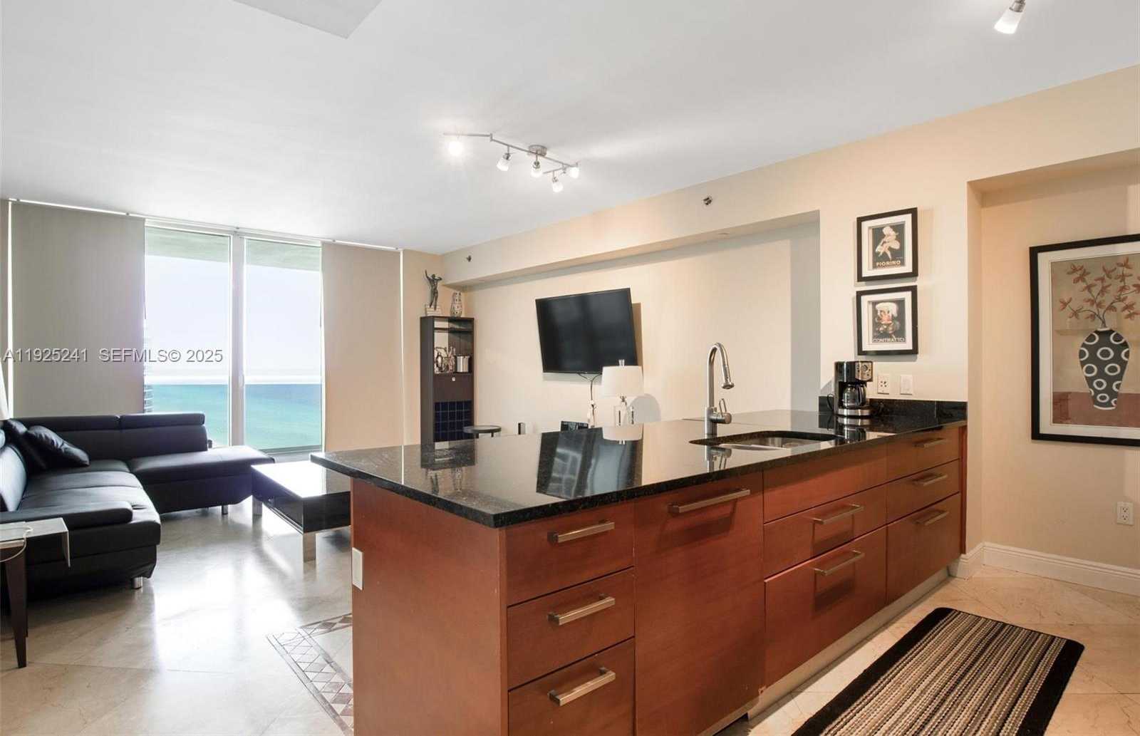Small Image of 1830 SOUTH OCEAN DR #2212, Hallandale Beach Number 4