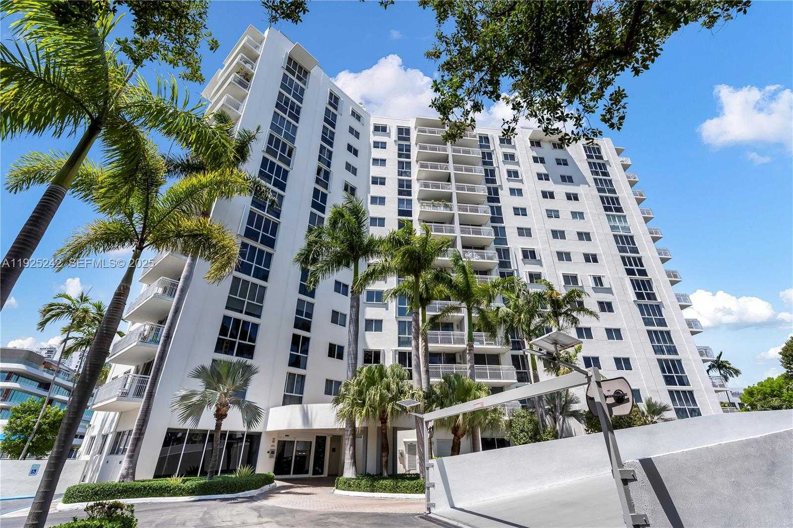 Small Image of 1688 WEST AVE #401, Miami Beach Number 1