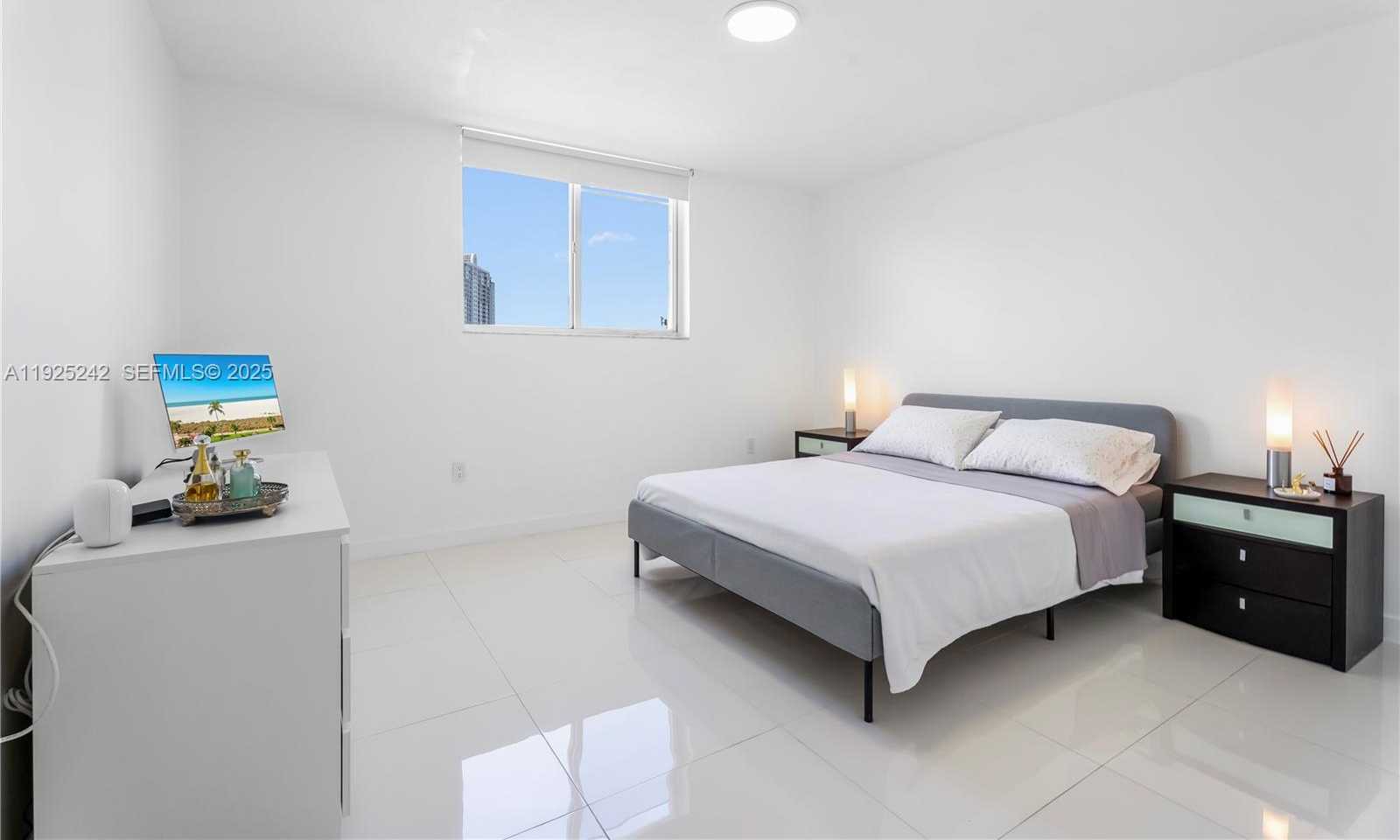 Small Image of 1688 WEST AVE #401, Miami Beach Number 11