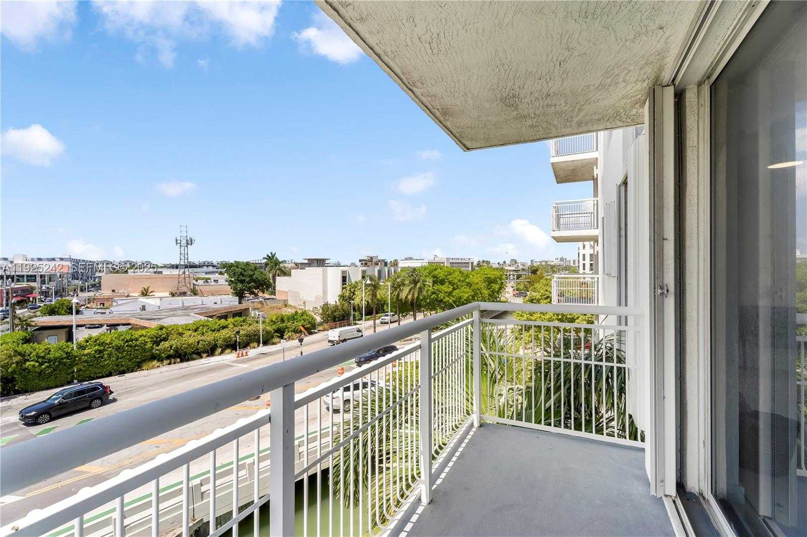 Small Image of 1688 WEST AVE #401, Miami Beach Number 8