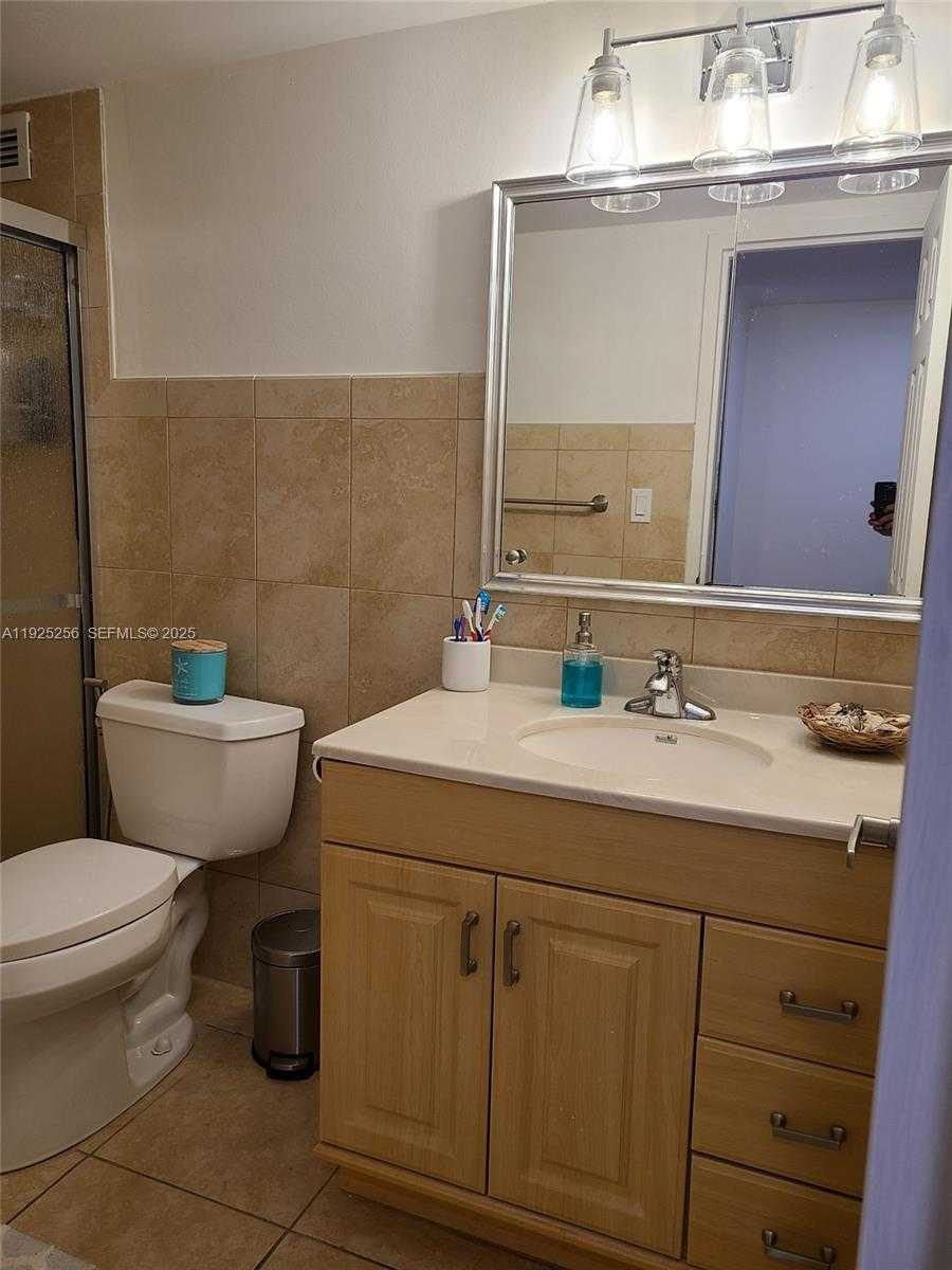Small Image of 3180 SOUTH OCEAN DR #307, Hallandale Beach Number 12