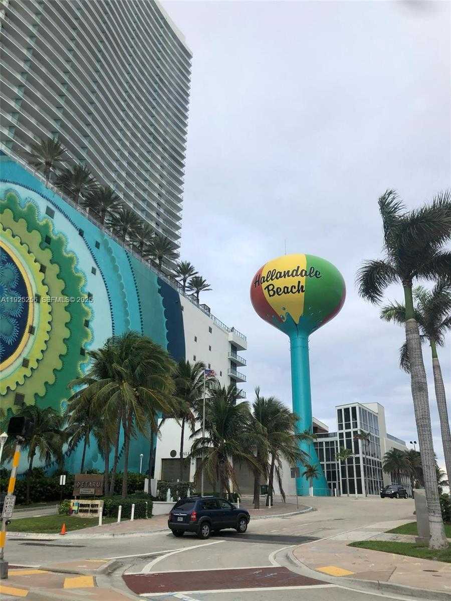 Small Image of 3180 SOUTH OCEAN DR #307, Hallandale Beach Number 19