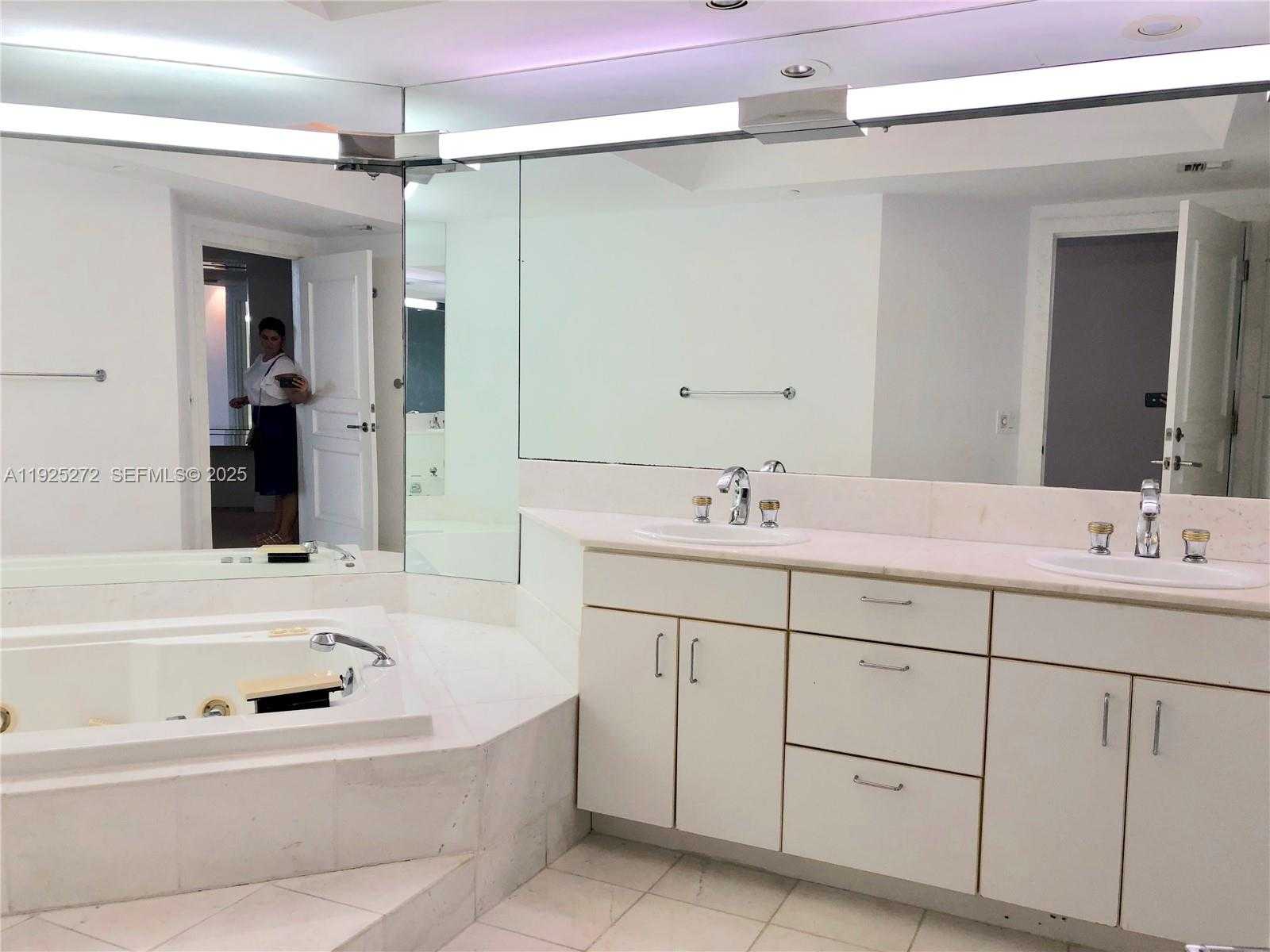 Small Image of 2800 ISLAND BLVD #902, Aventura Number 10