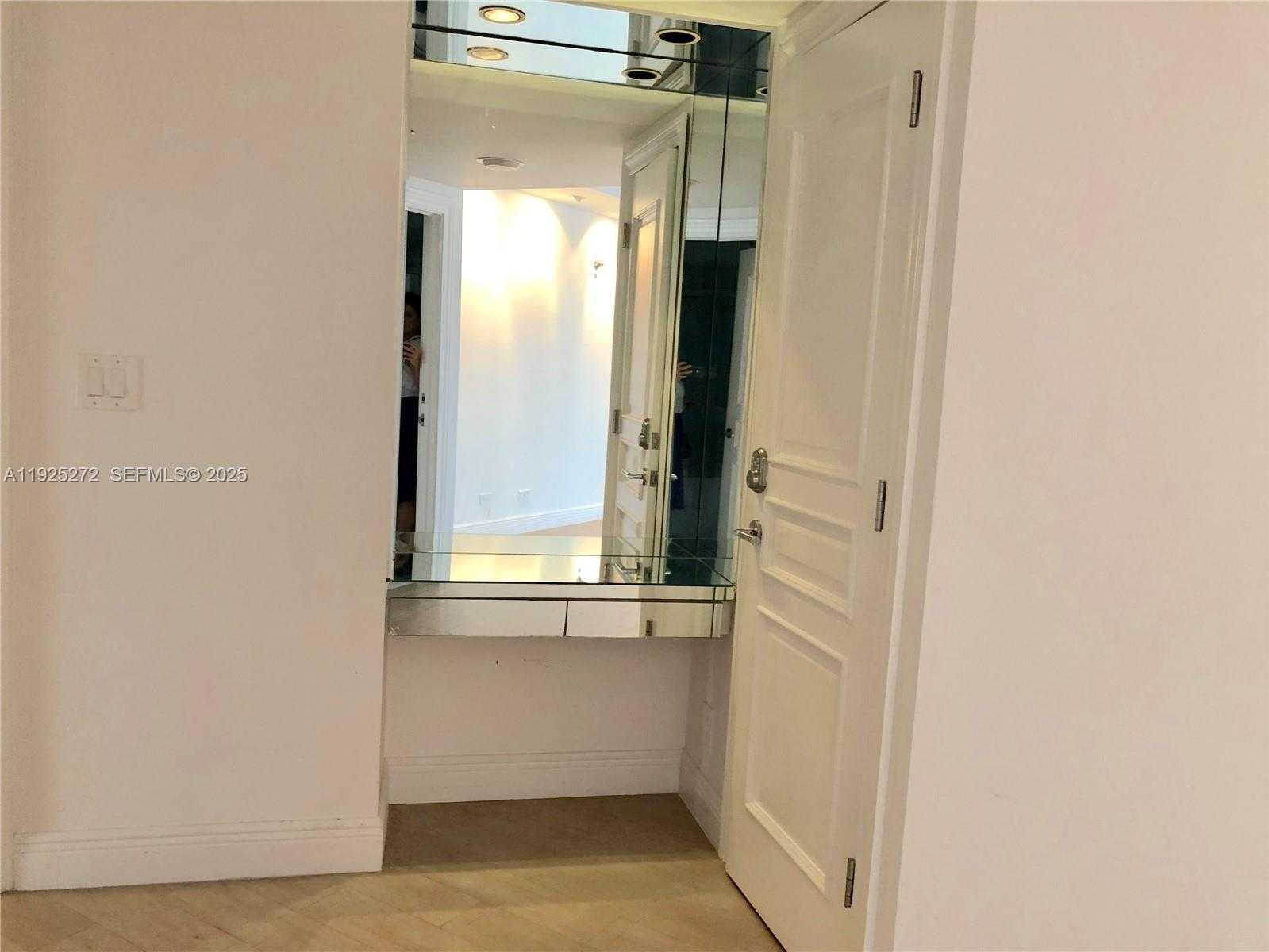 Small Image of 2800 ISLAND BLVD #902, Aventura Number 11