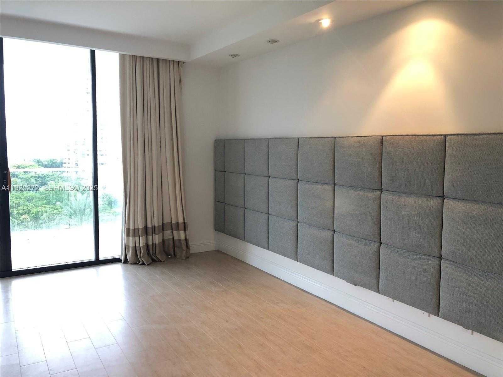 Small Image of 2800 ISLAND BLVD #902, Aventura Number 14