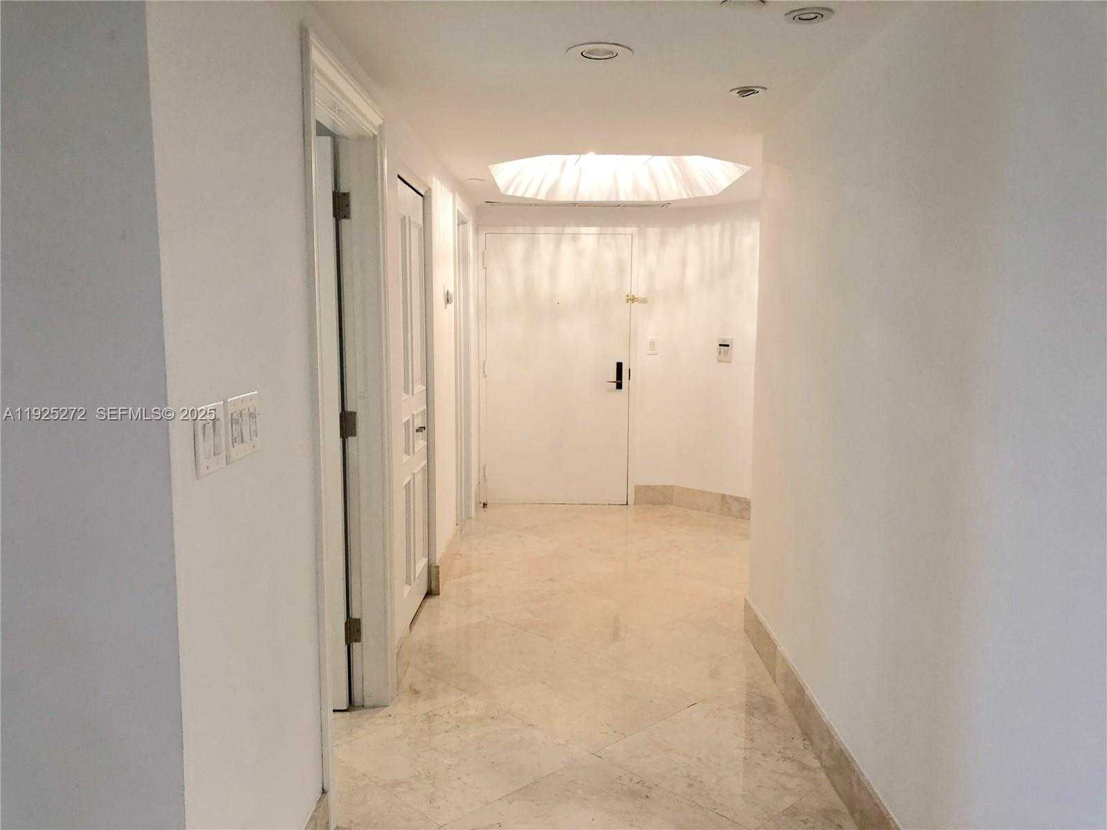 Small Image of 2800 ISLAND BLVD #902, Aventura Number 3