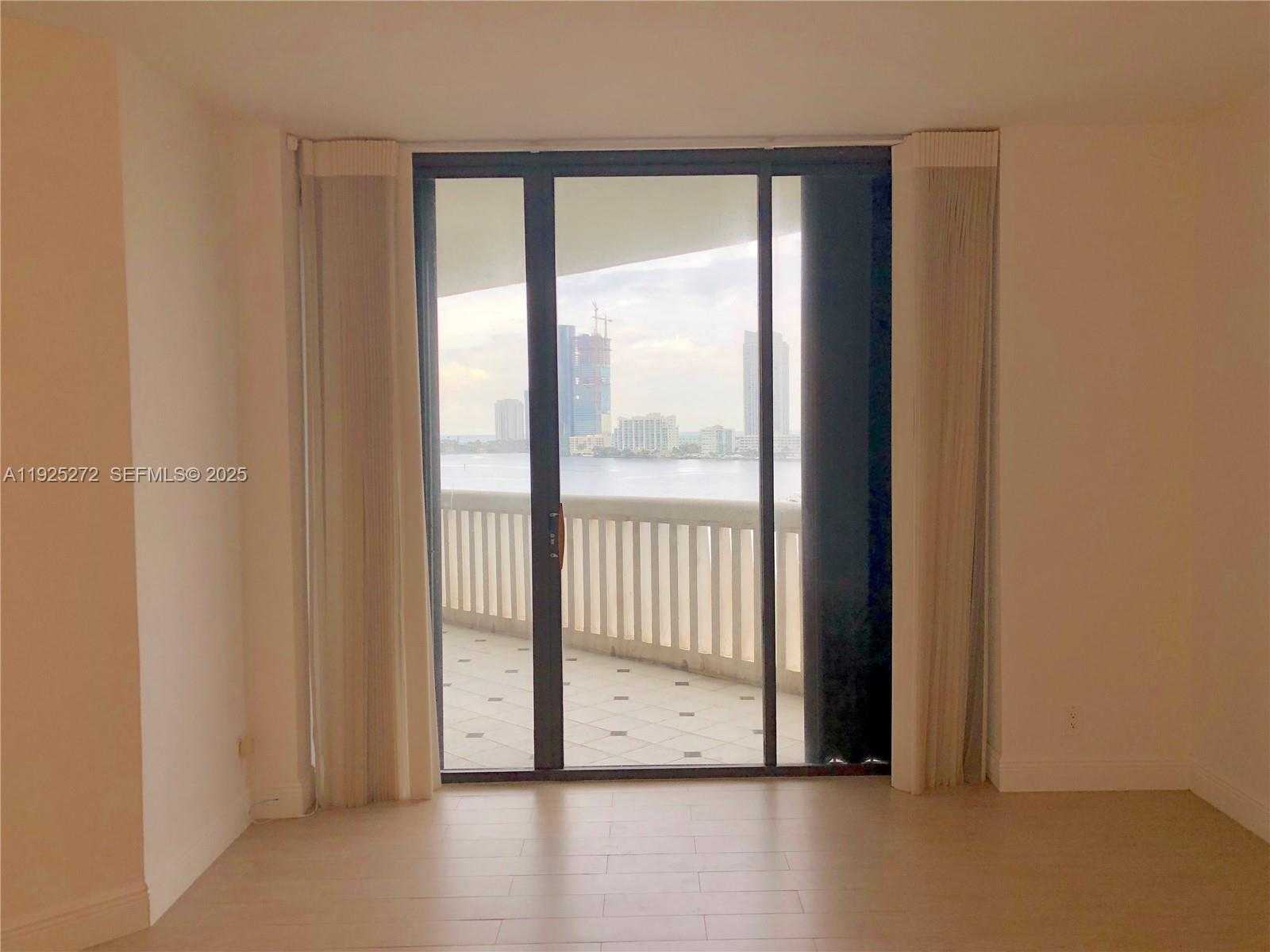 Small Image of 2800 ISLAND BLVD #902, Aventura Number 9