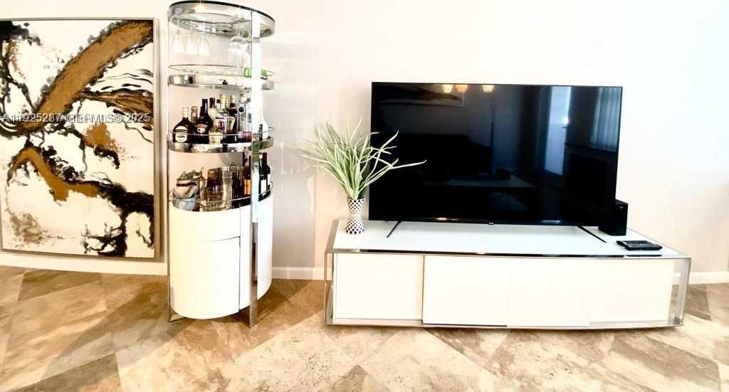 Small Image of 100 LINCOLN RD #608, Miami Beach Number 4