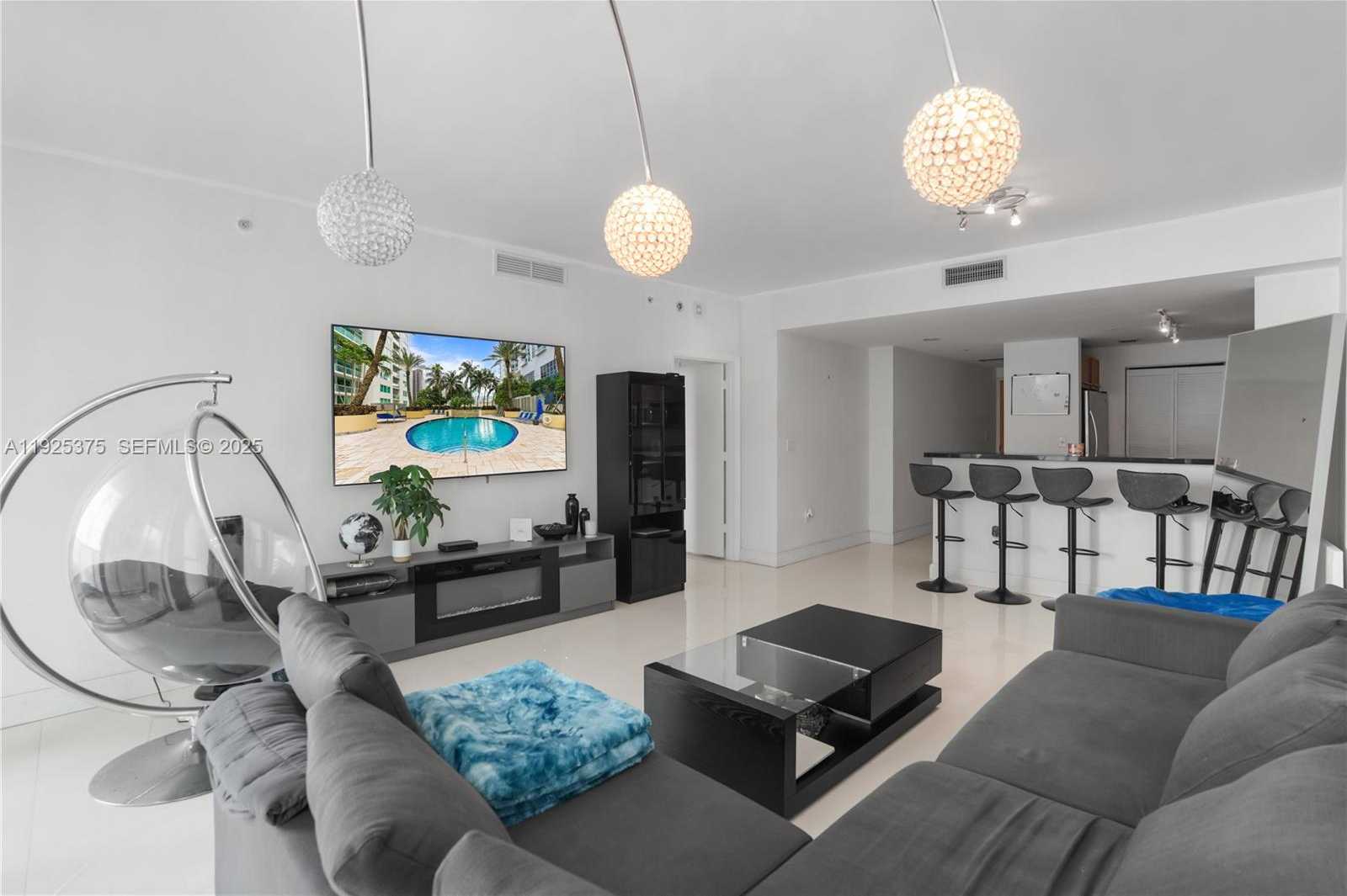 Small Image of 244 BISCAYNE BLVD #2306, Miami Number 3