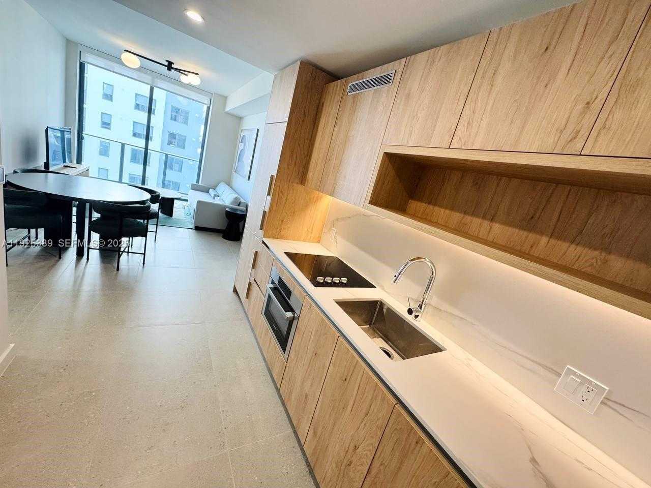 Small Image of 11 NORTH EAST 6TH #2813, Miami Number 16