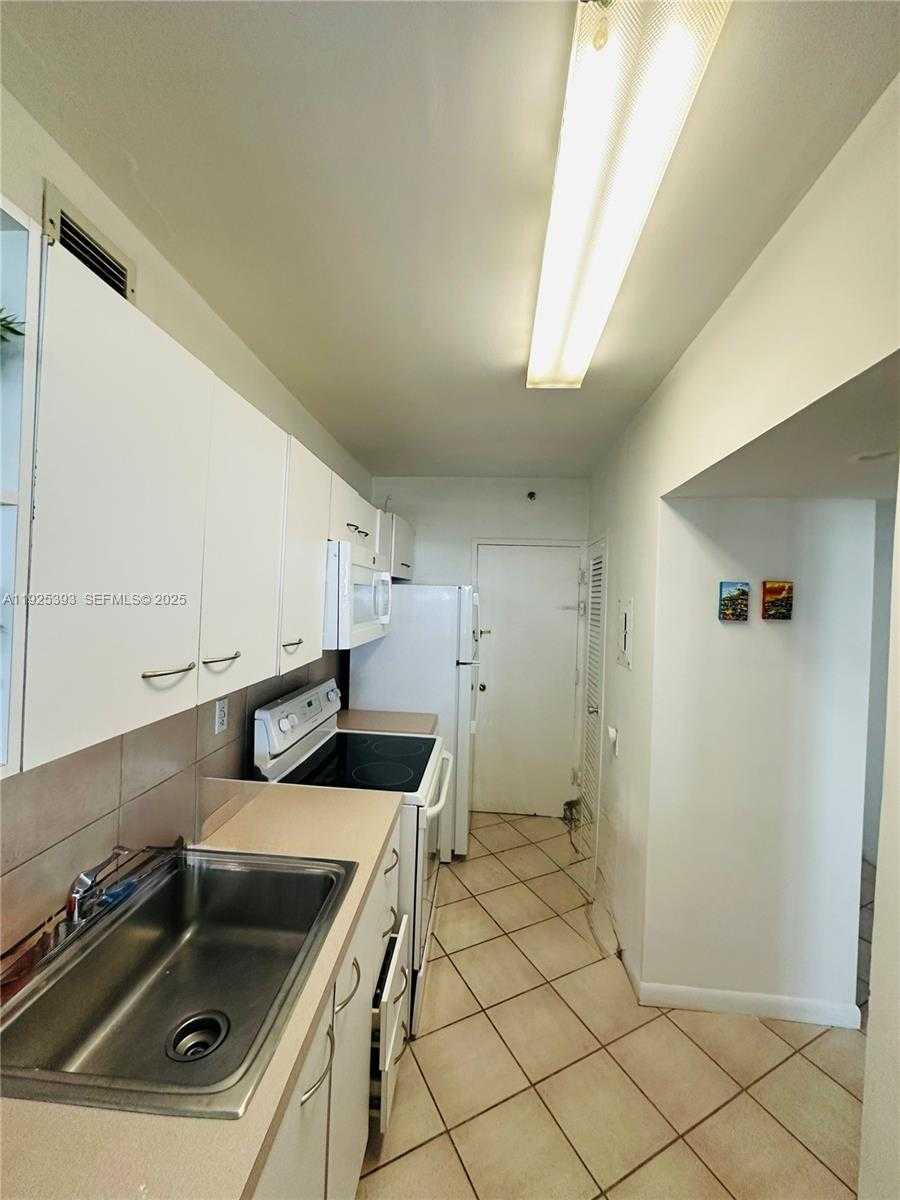 Small Image of 100 LINCOLN RD #1427, Miami Beach Number 13