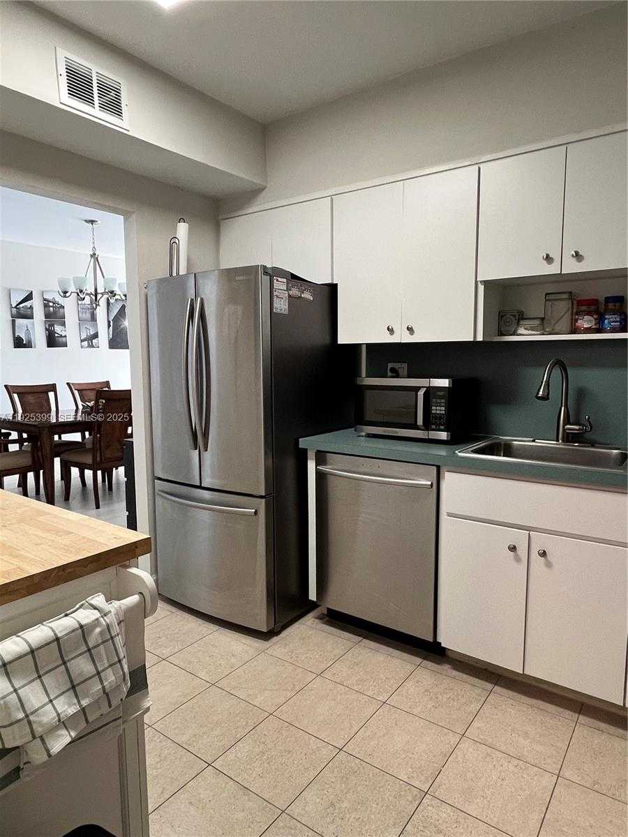 Small Image of 300 SOUTH EAST BAYVIEW DR #2114, Sunny Isles Beach Number 4