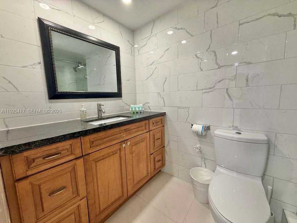 Small Image of 5445 COLLINS AVE #1504, Miami Beach Number 7