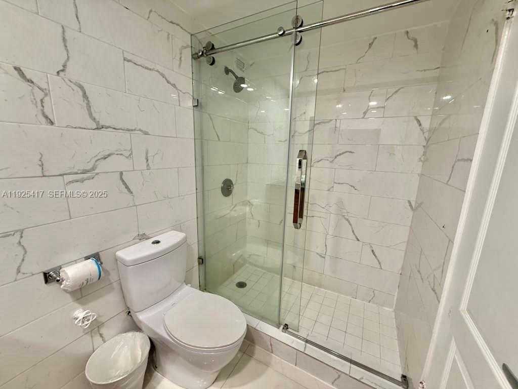 Small Image of 5445 COLLINS AVE #1504, Miami Beach Number 8