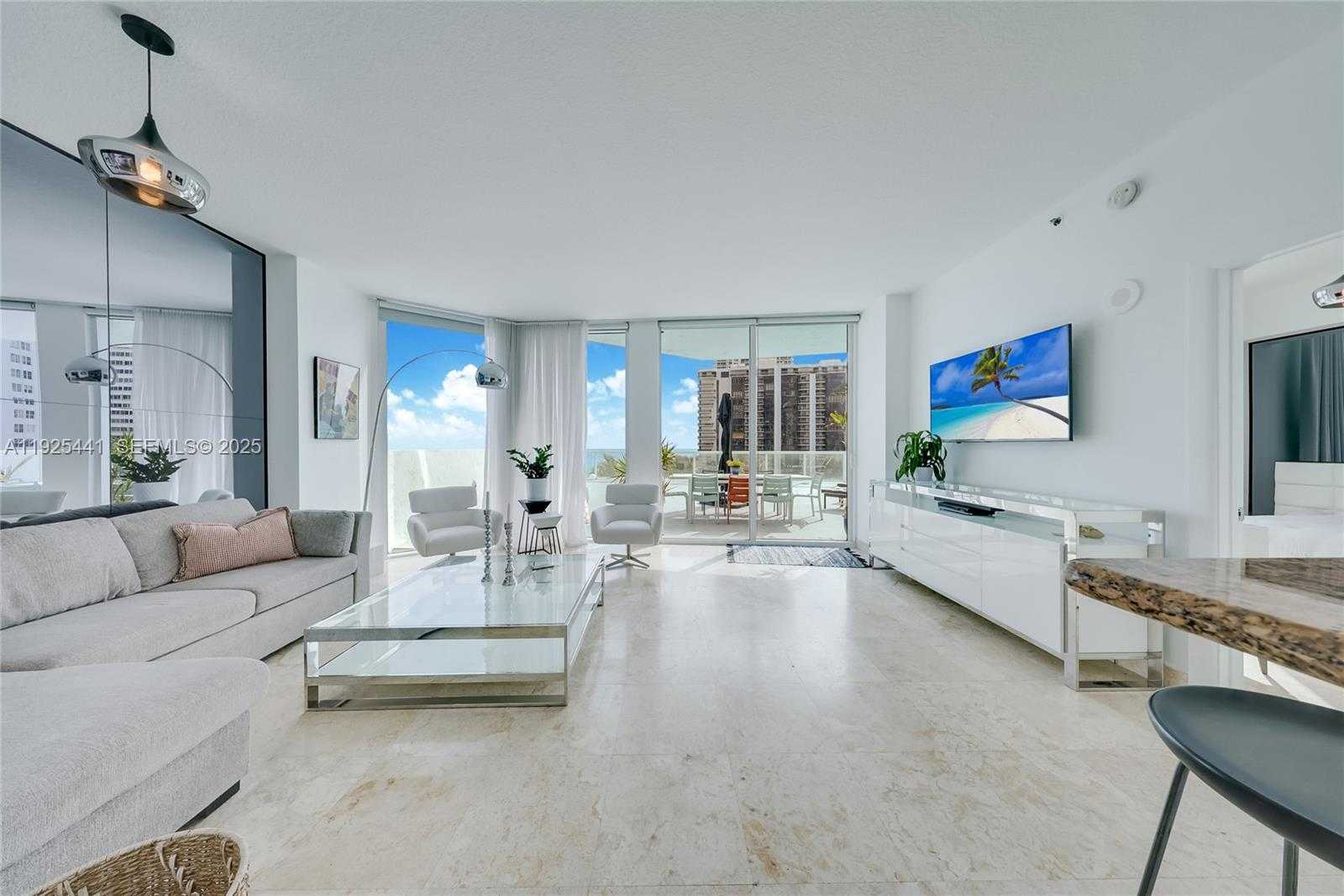 Small Image of 6515 COLLINS AVE #605, Miami Beach Number 3