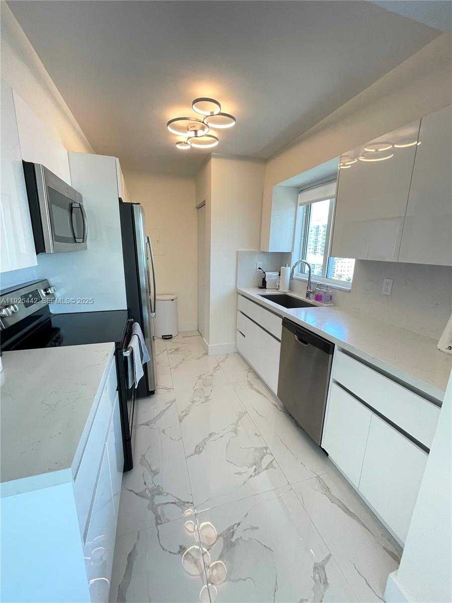 Small Image of 5900 COLLINS AVE #1104, Miami Beach Number 2