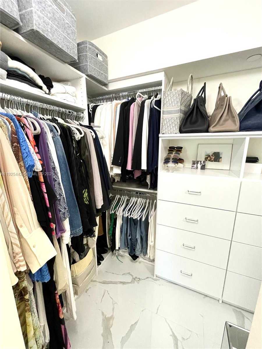 Small Image of 5900 COLLINS AVE #1104, Miami Beach Number 21