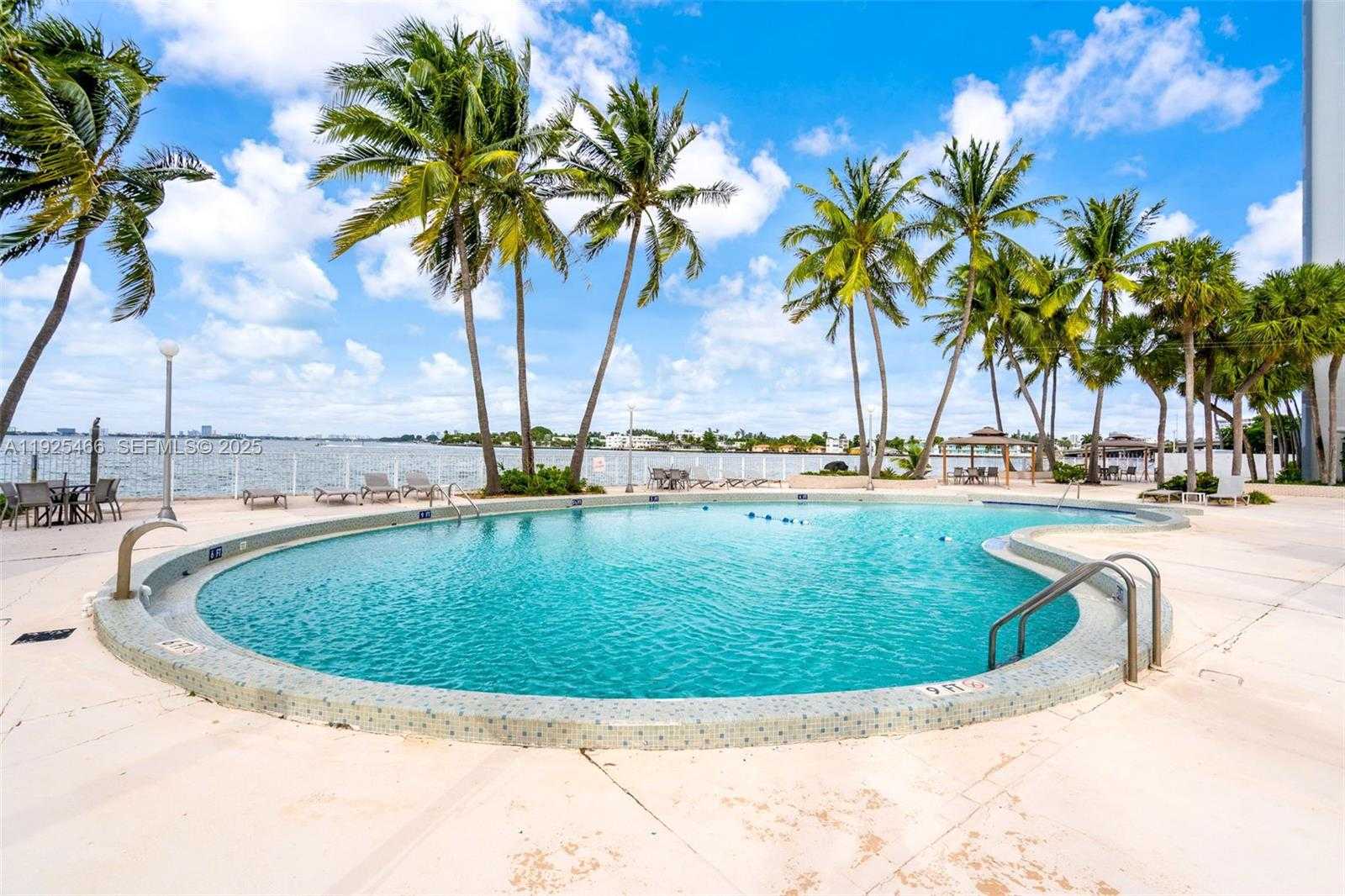 Small Image of 1865 79TH ST CSWY #PHI, North Bay Village Number 39