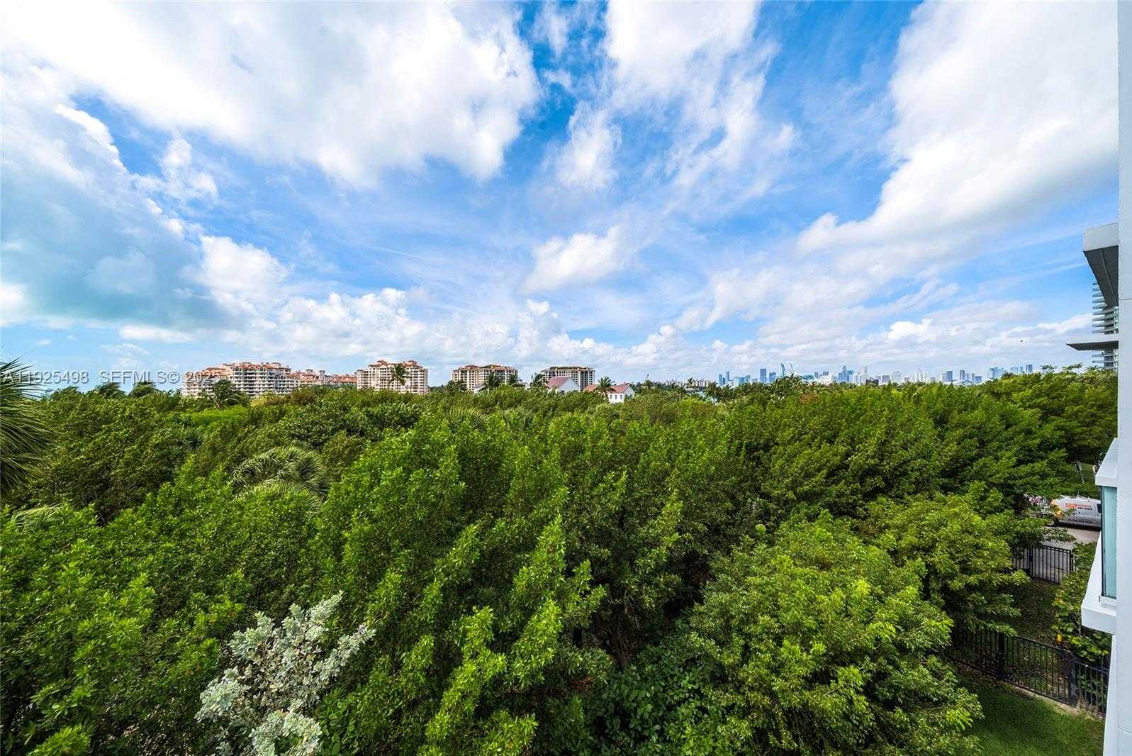 Small Image of 100 SOUTH POINTE DR #TH-13, Miami Beach Number 14