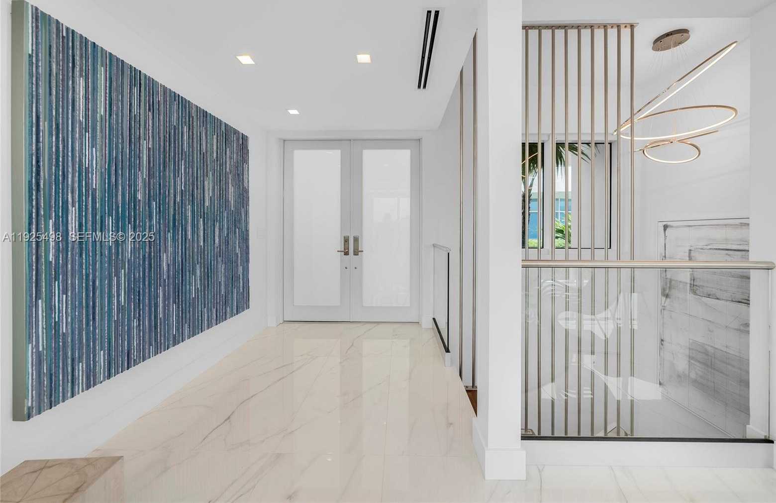 Small Image of 100 SOUTH POINTE DR #TH-13, Miami Beach Number 19