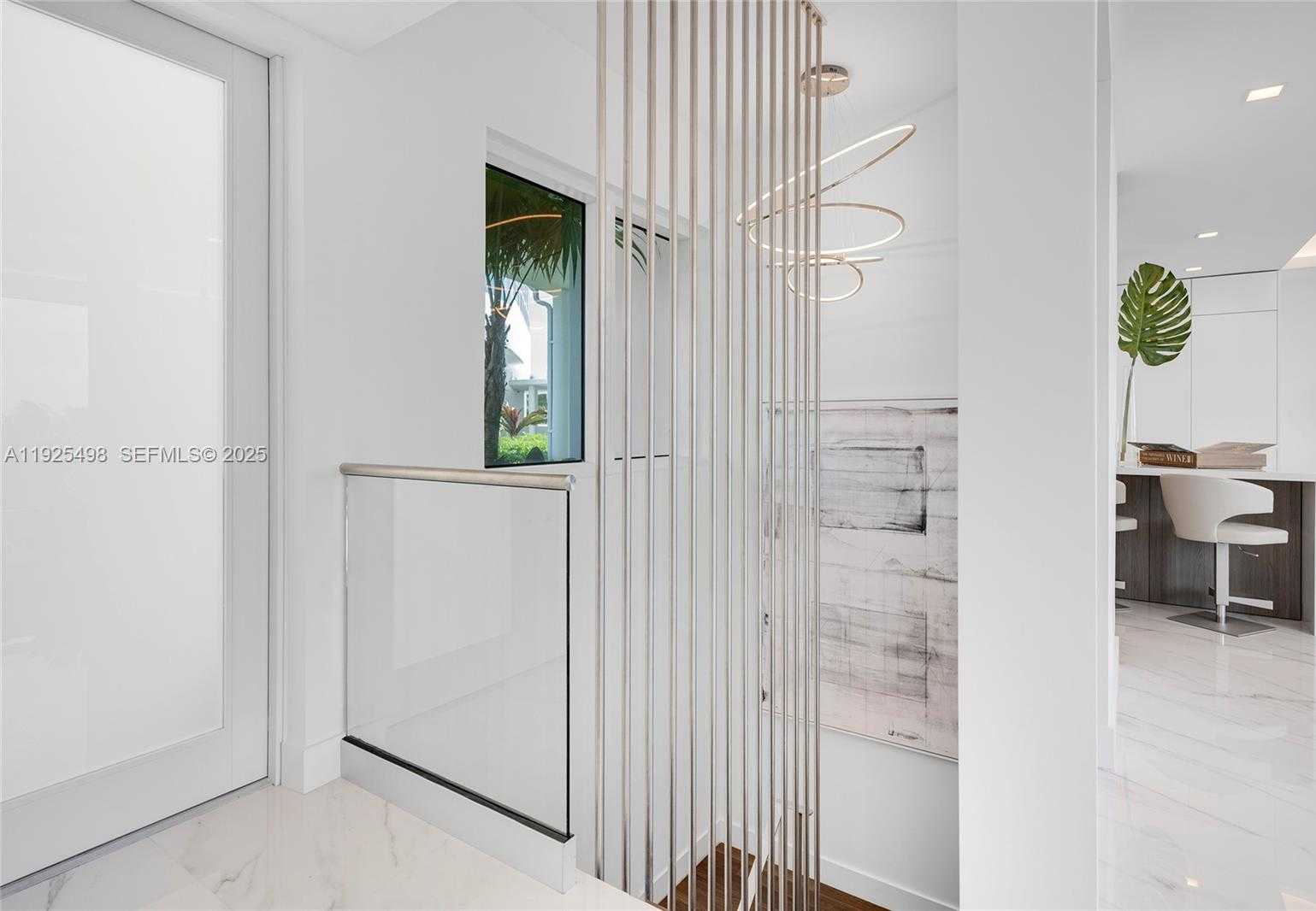 Small Image of 100 SOUTH POINTE DR #TH-13, Miami Beach Number 20