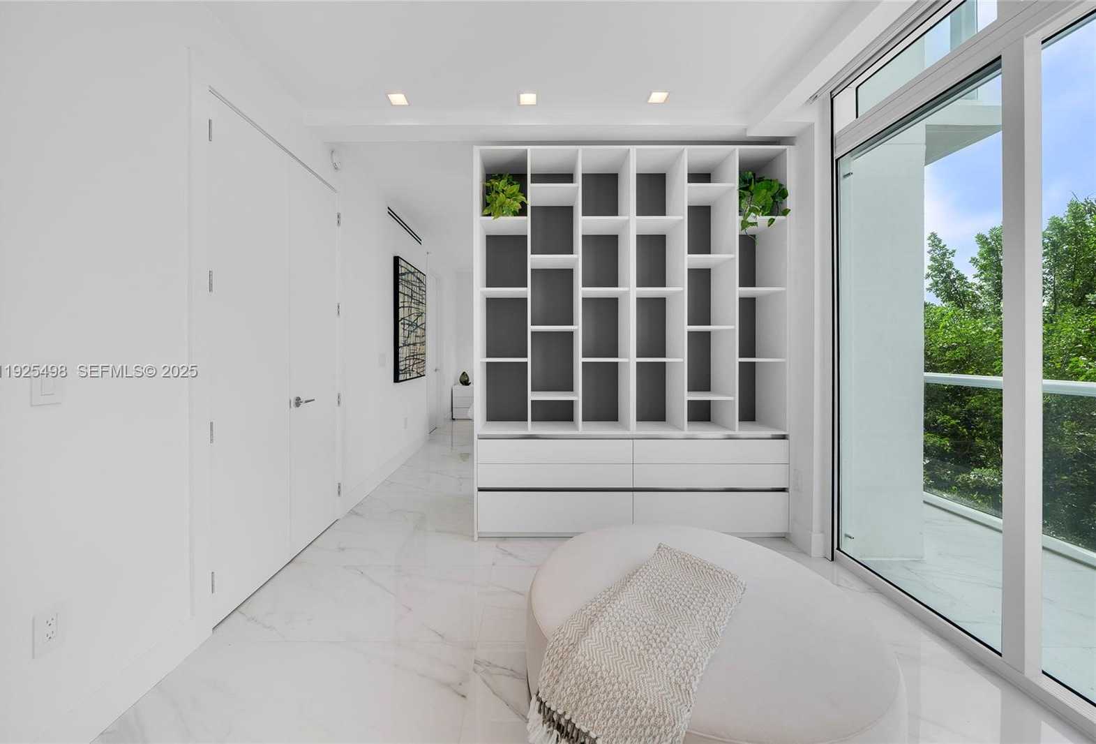 Small Image of 100 SOUTH POINTE DR #TH-13, Miami Beach Number 21