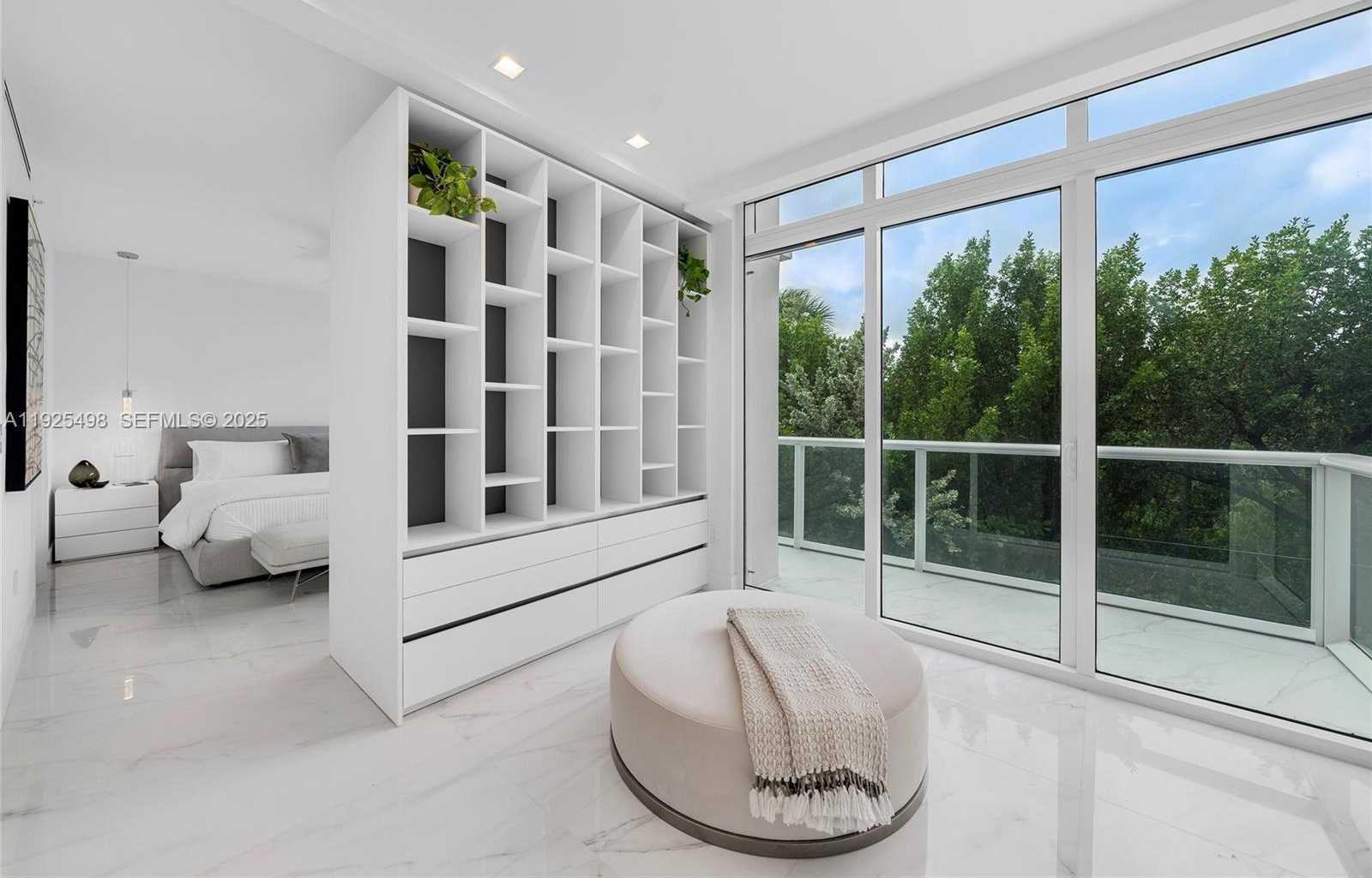 Small Image of 100 SOUTH POINTE DR #TH-13, Miami Beach Number 23