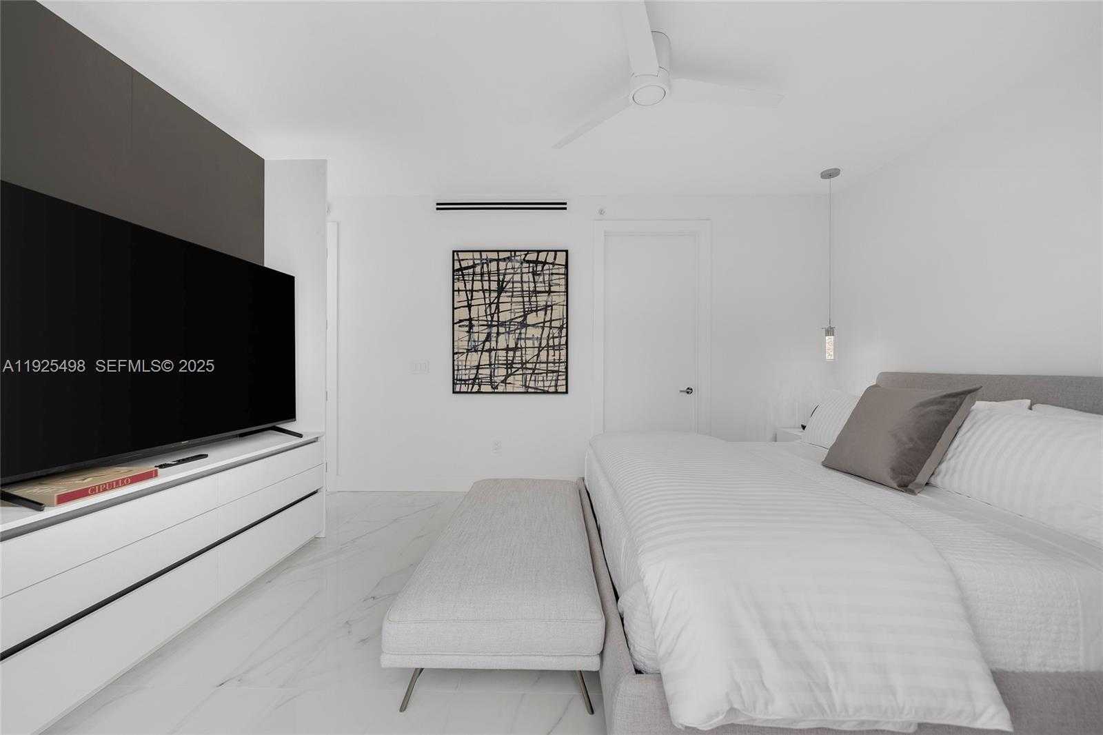 Small Image of 100 SOUTH POINTE DR #TH-13, Miami Beach Number 25