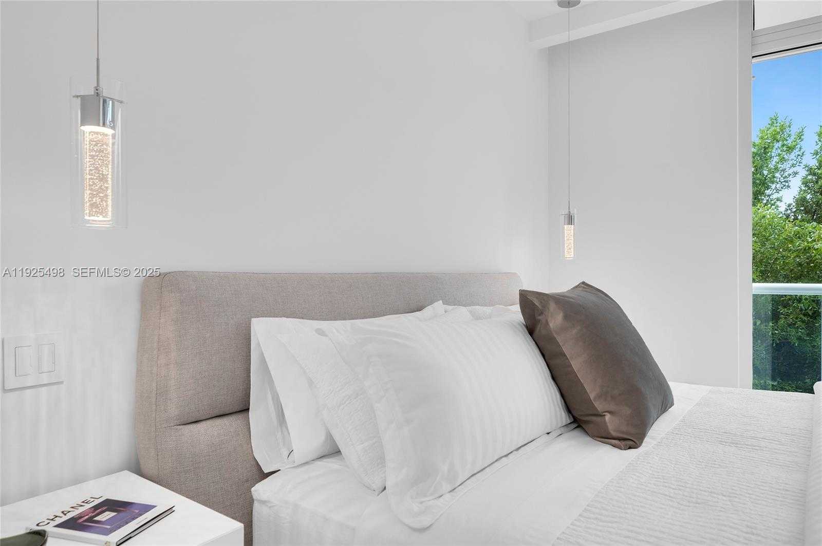 Small Image of 100 SOUTH POINTE DR #TH-13, Miami Beach Number 26