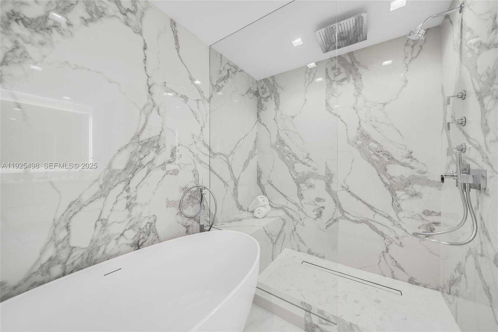 Small Image of 100 SOUTH POINTE DR #TH-13, Miami Beach Number 32