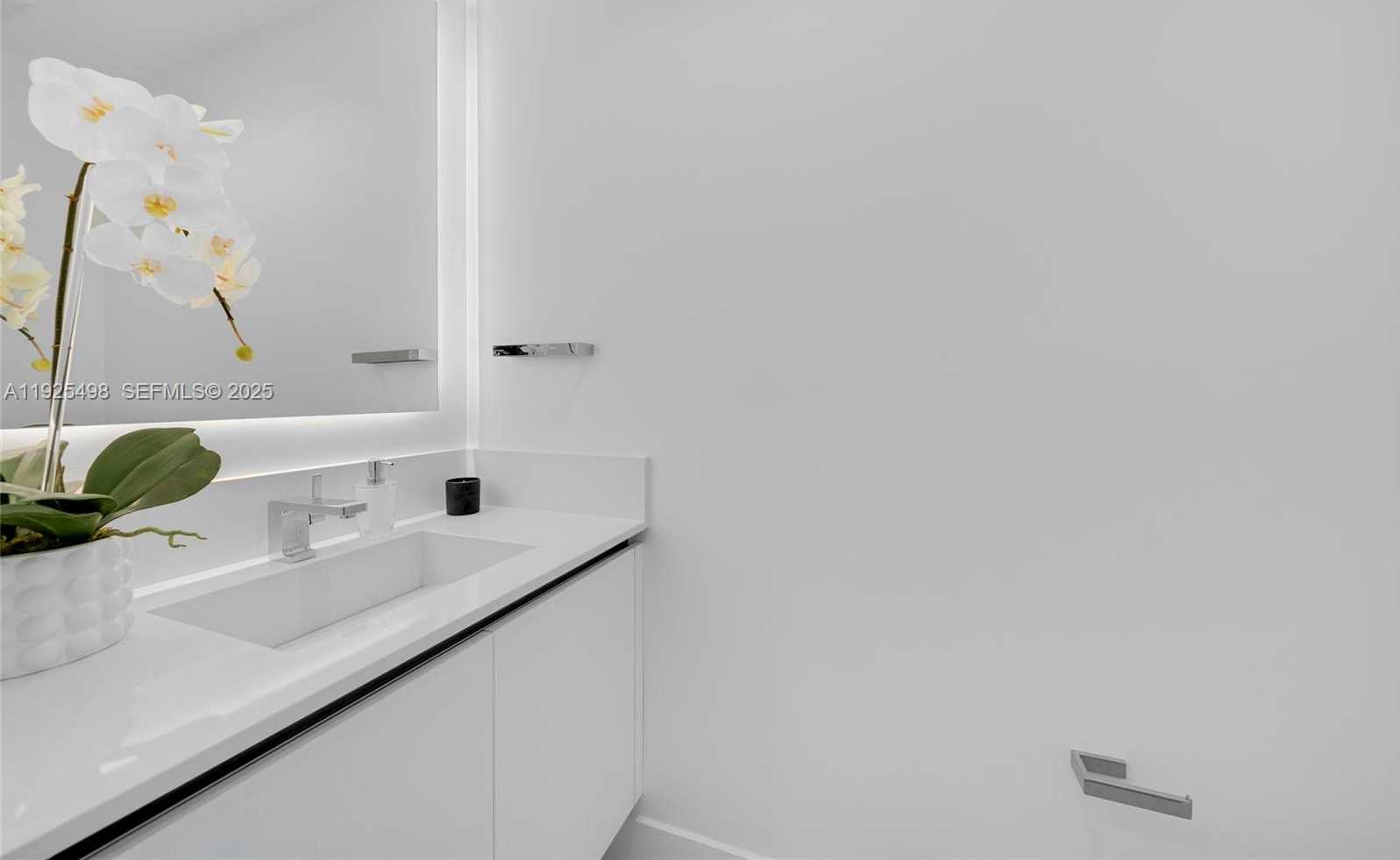 Small Image of 100 SOUTH POINTE DR #TH-13, Miami Beach Number 33