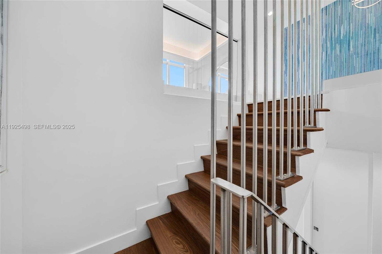 Small Image of 100 SOUTH POINTE DR #TH-13, Miami Beach Number 35