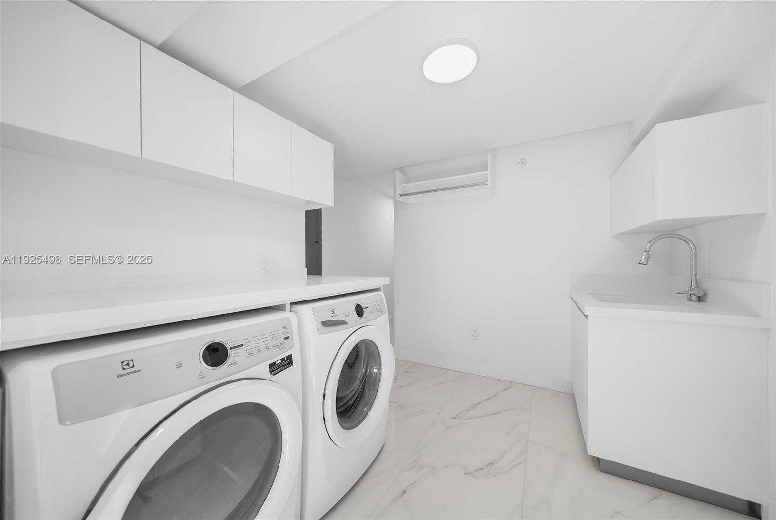 Small Image of 100 SOUTH POINTE DR #TH-13, Miami Beach Number 44