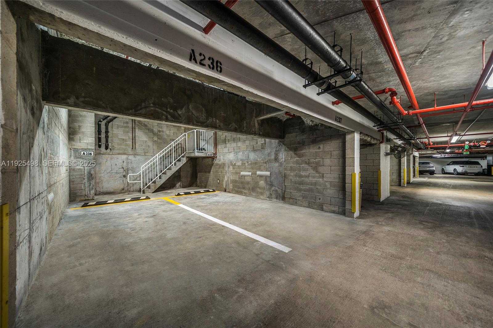 Small Image of 100 SOUTH POINTE DR #TH-13, Miami Beach Number 48