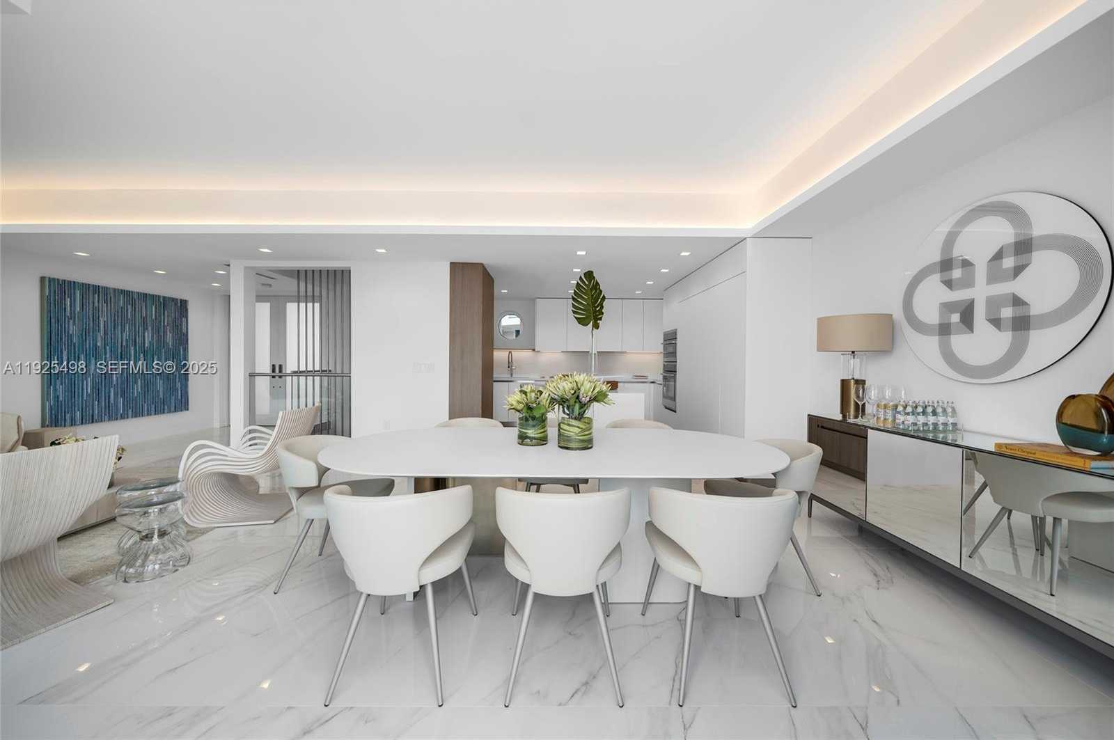 Small Image of 100 SOUTH POINTE DR #TH-13, Miami Beach Number 5