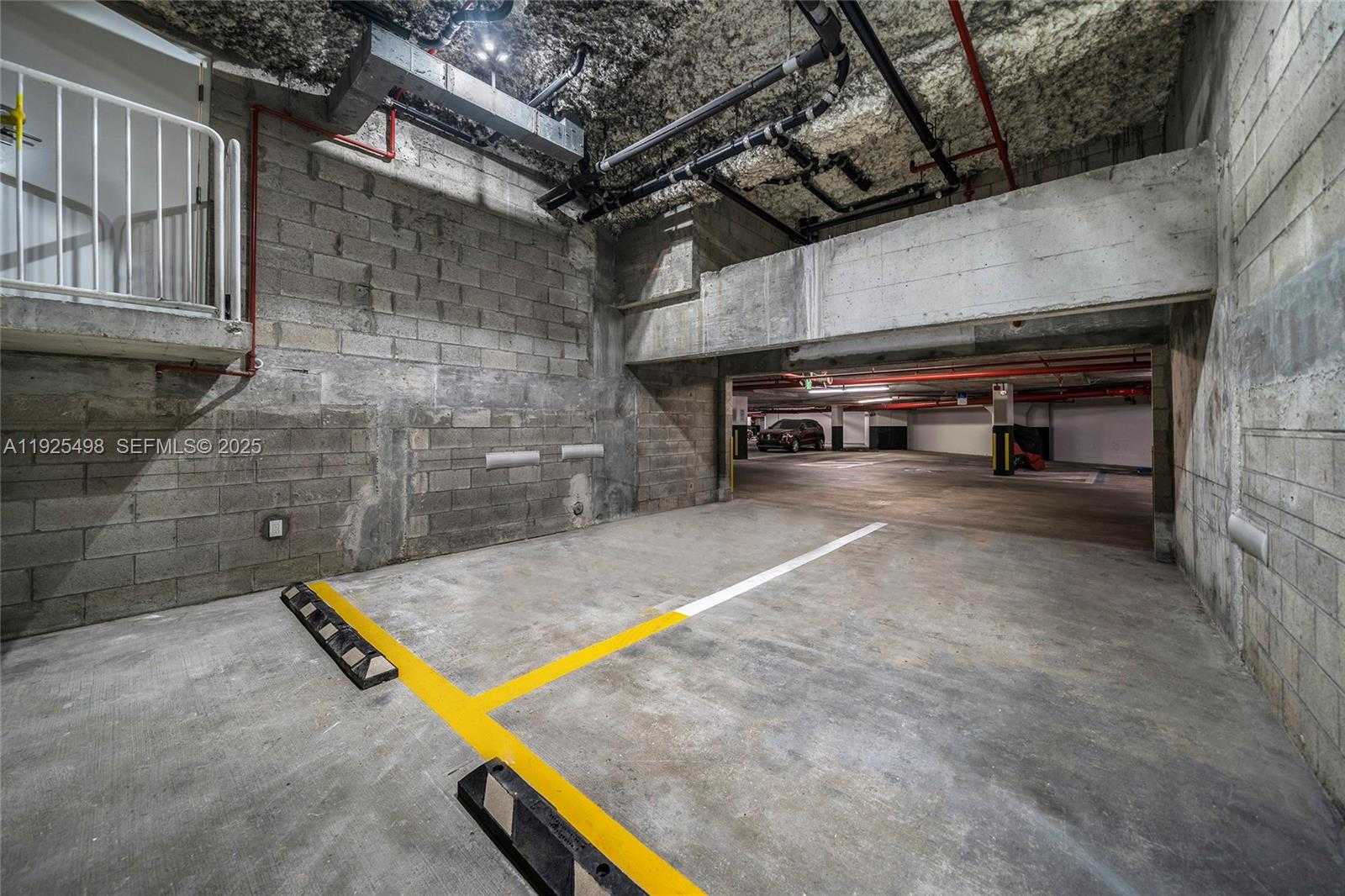 Small Image of 100 SOUTH POINTE DR #TH-13, Miami Beach Number 50