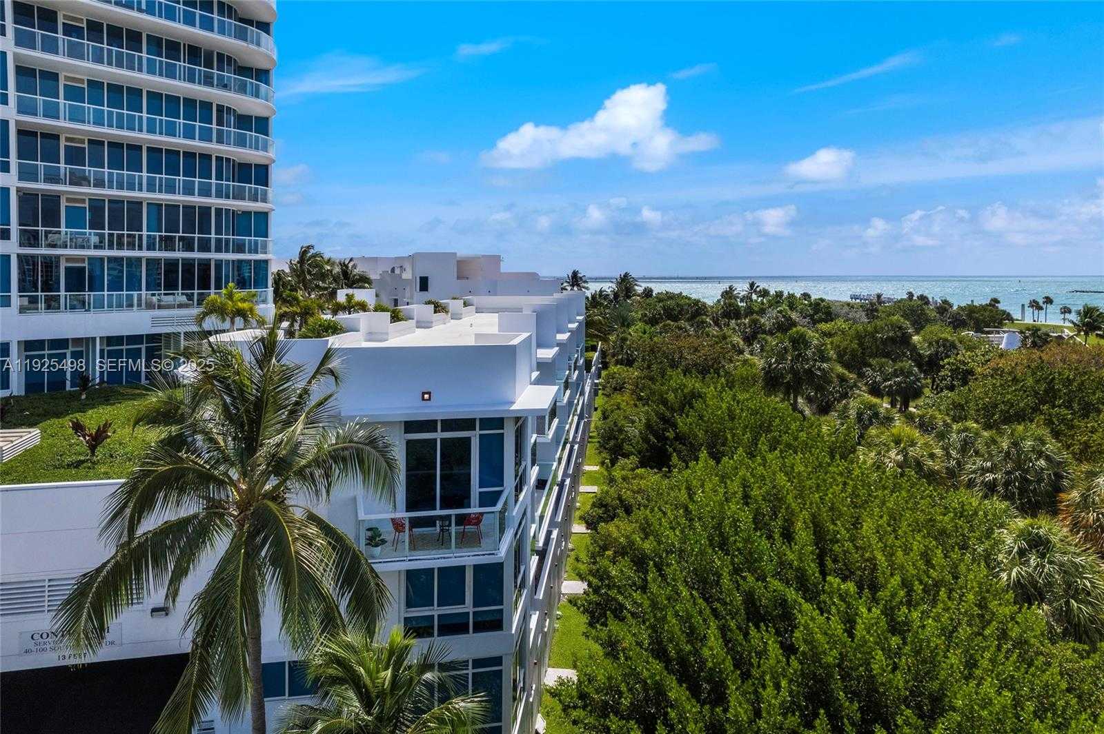 Small Image of 100 SOUTH POINTE DR #TH-13, Miami Beach Number 53