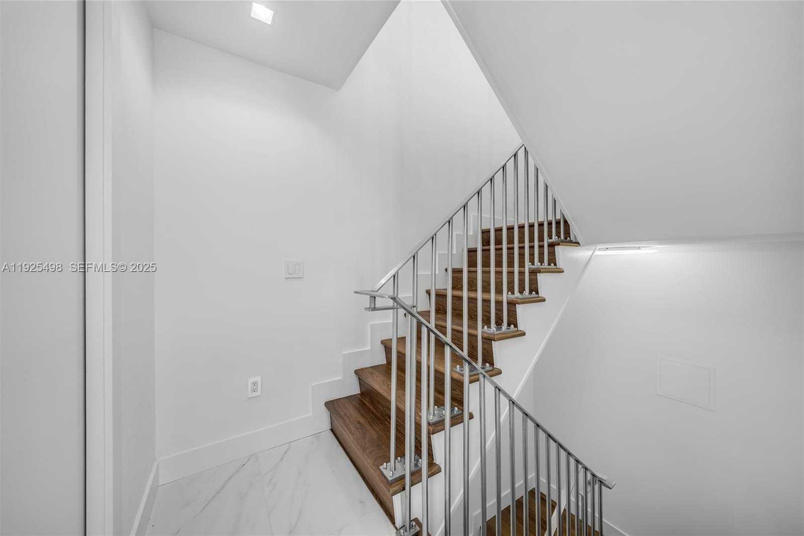 Small Image of 100 SOUTH POINTE DR #TH-13, Miami Beach Number 56