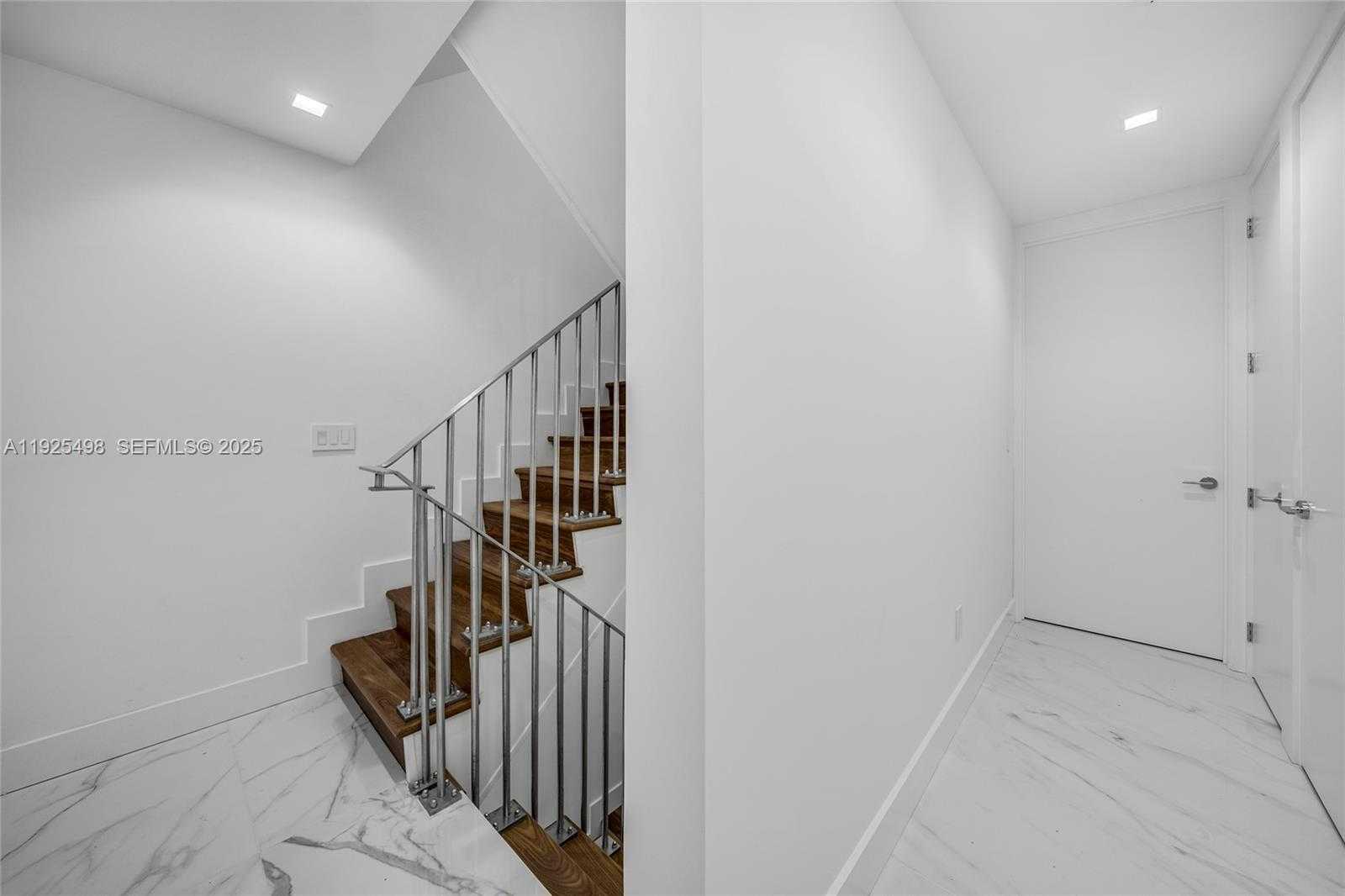 Small Image of 100 SOUTH POINTE DR #TH-13, Miami Beach Number 57