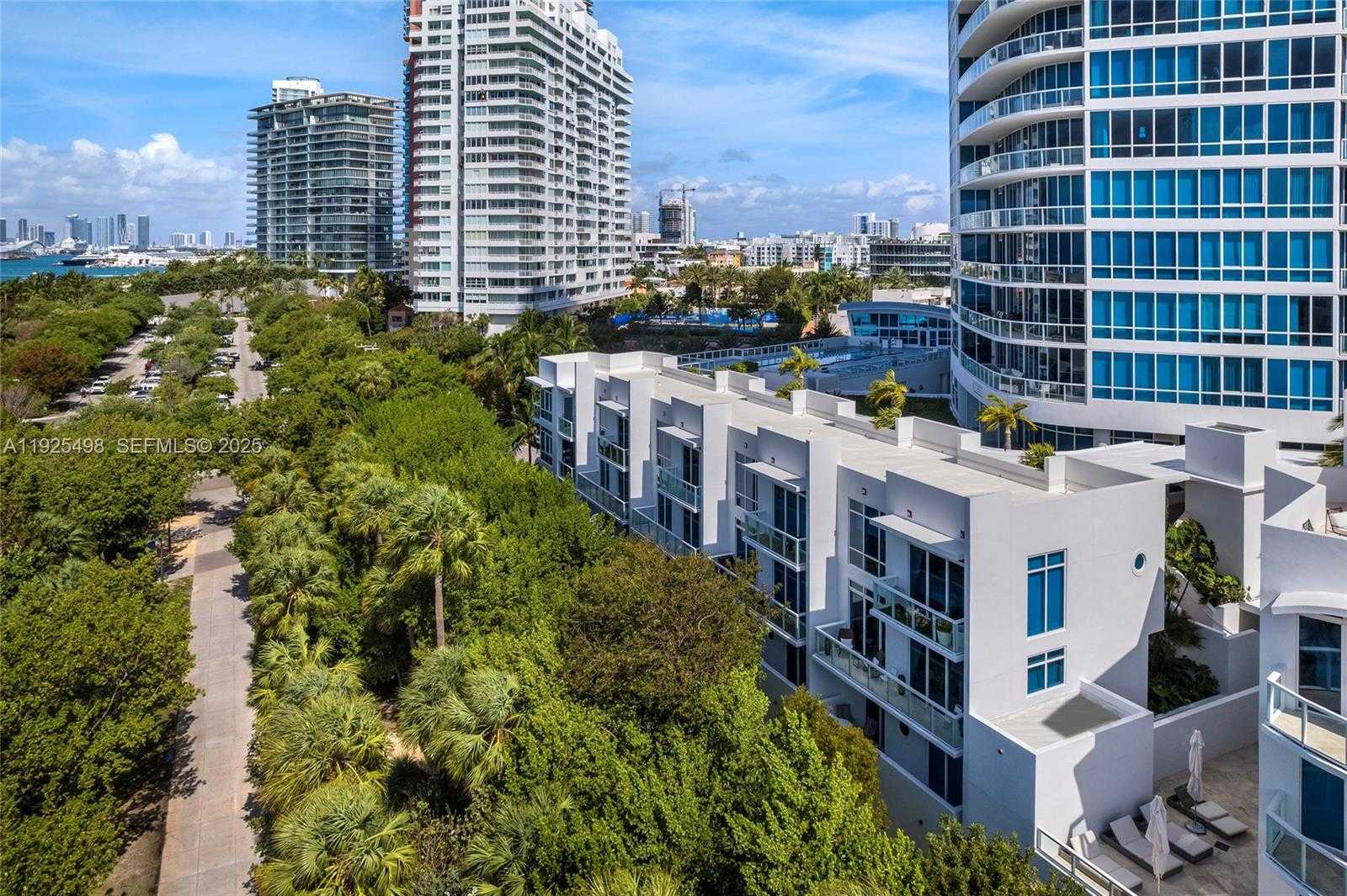 Small Image of 100 SOUTH POINTE DR #TH-13, Miami Beach Number 58
