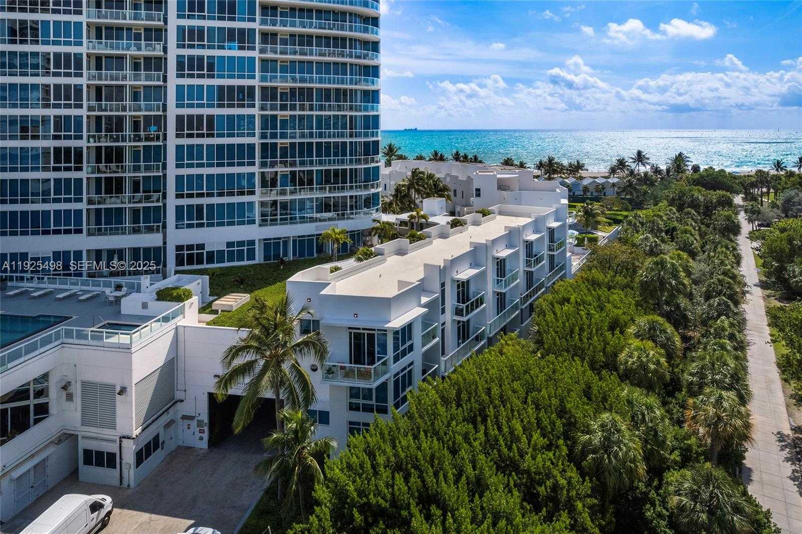 Small Image of 100 SOUTH POINTE DR #TH-13, Miami Beach Number 59