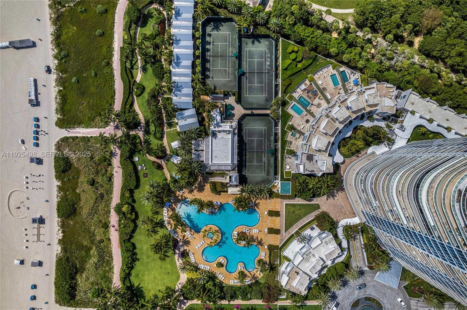 Small Image of 100 SOUTH POINTE DR #TH-13, Miami Beach Number 67