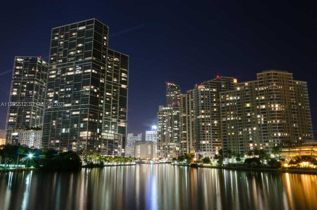Small Image of 485 BRICKELL AVE #3307, Miami Number 12