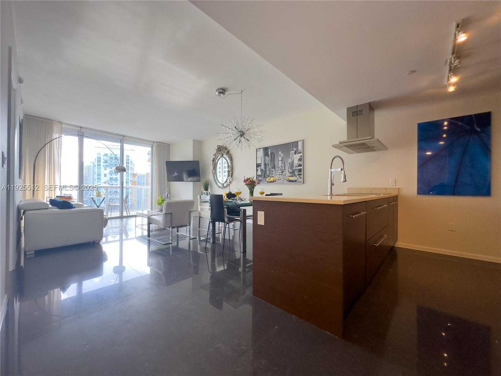 Small Image of 485 BRICKELL AVE #3307, Miami Number 4