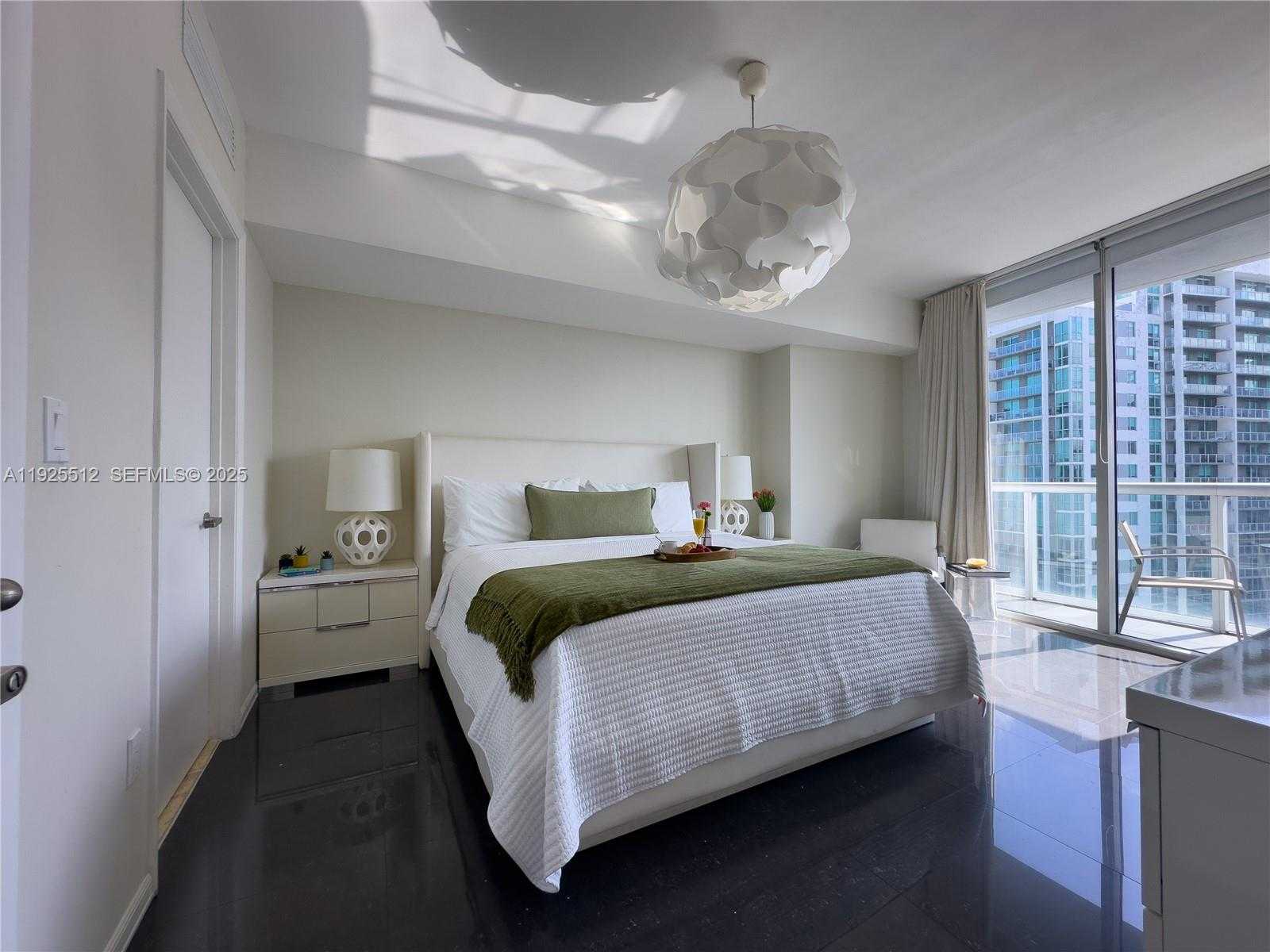 Small Image of 485 BRICKELL AVE #3307, Miami Number 6