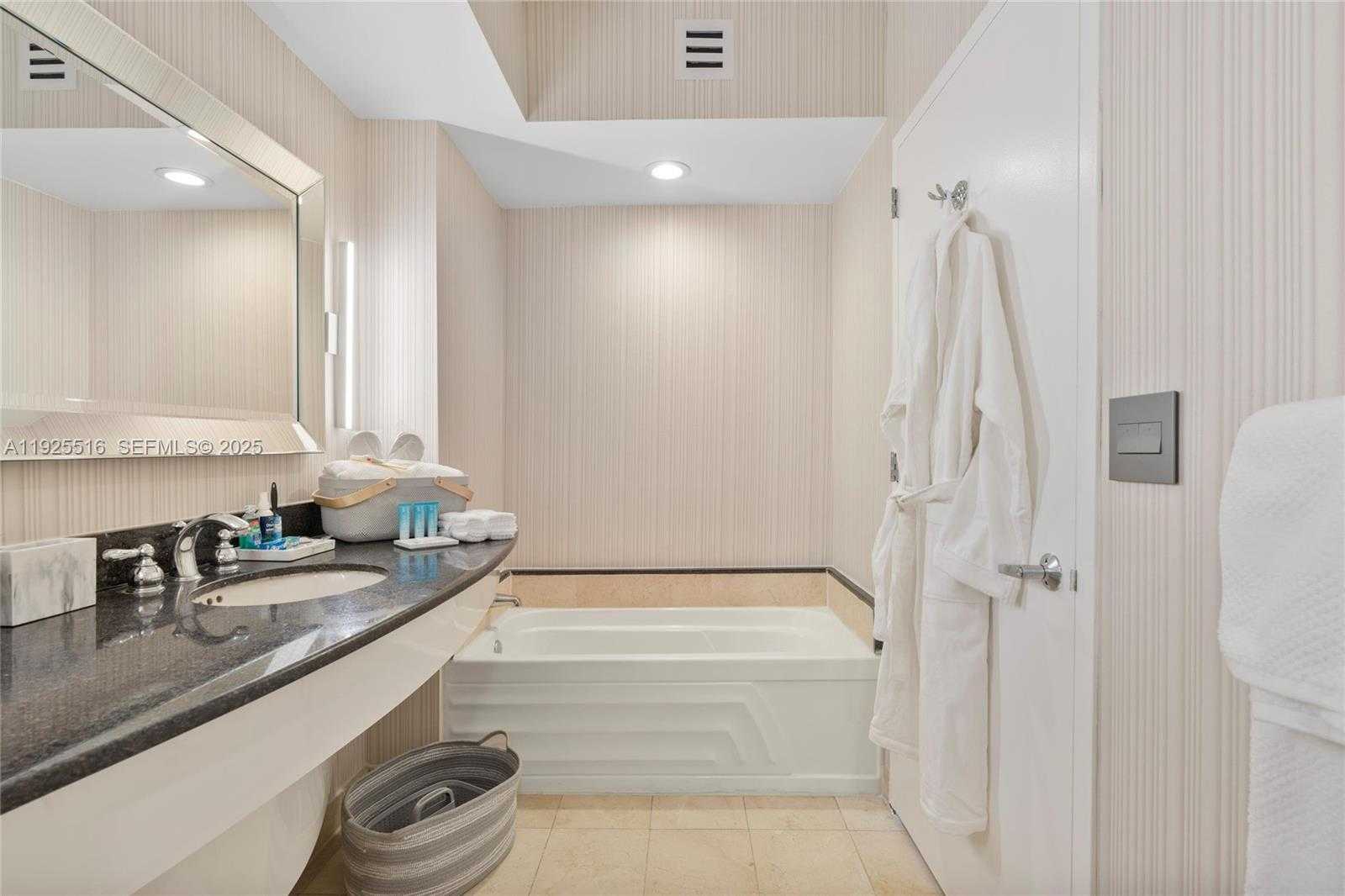 Small Image of 18001 COLLINS AVE #2512, Sunny Isles Beach Number 15