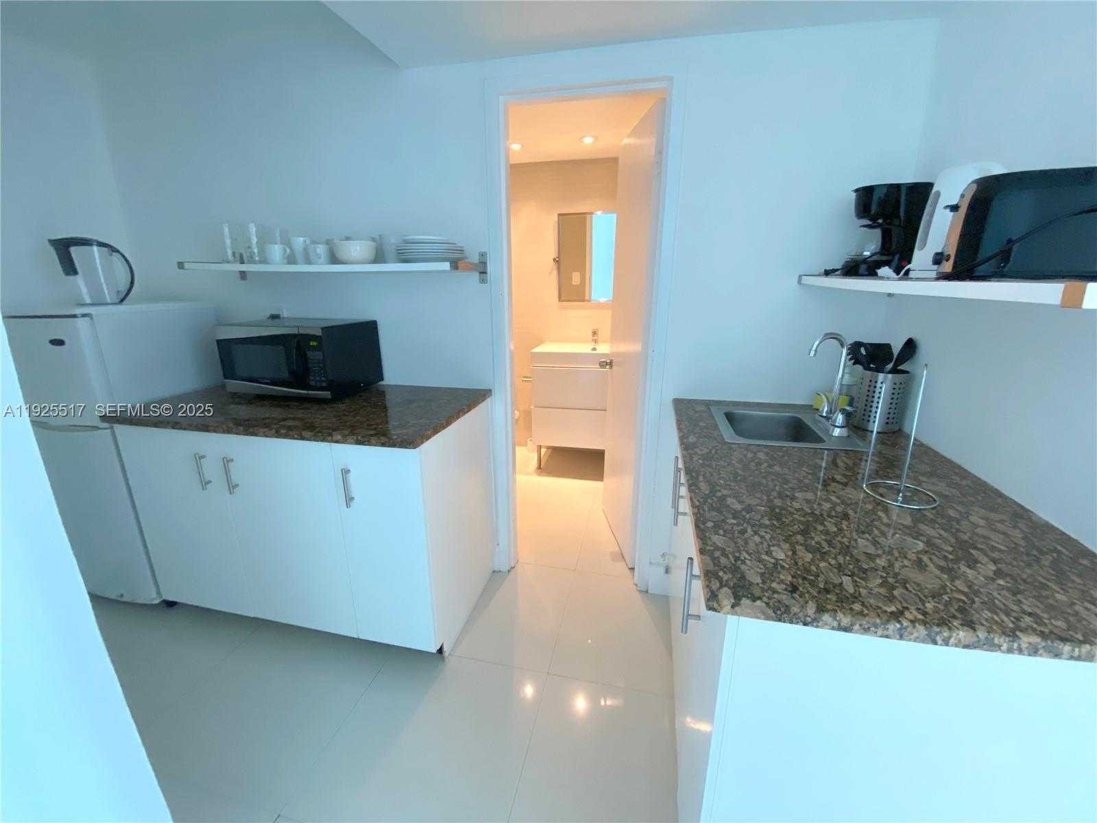 Small Image of 5445 COLLINS AVE #610, Miami Beach Number 4